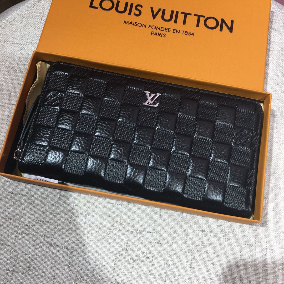 💞💞💞LV 6060火爆版单拉小手包到货💞💞里外头层牛皮打造💞图片色（自带原版盒子）男女通用哦…尺寸：1