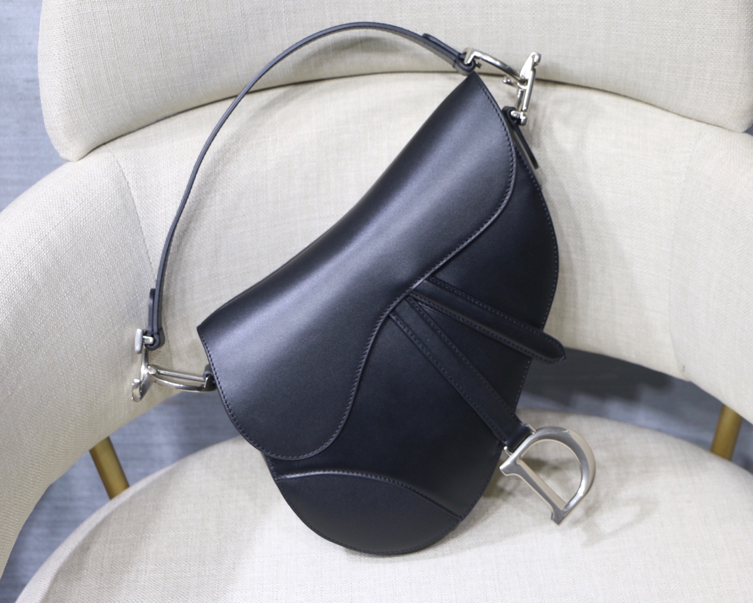 Dior Saddle sac sellier tout cuir noir grand modèle