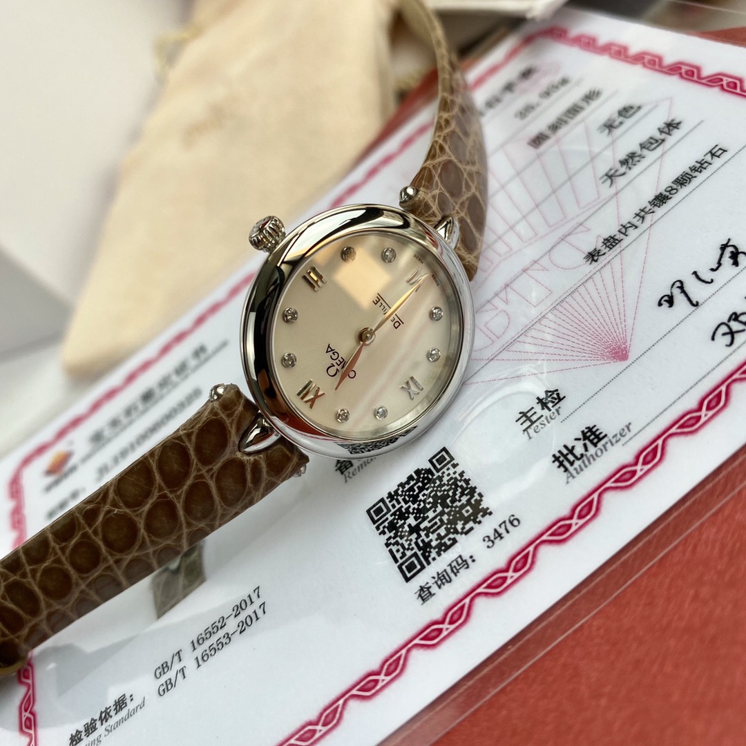 批:1300配原盒 高端硬货 独家首发！欧米茄碟飞系列欧洲渠道，每到年底国外很多代工都会流点这种很贵的表出来，同属瑞士石英机芯，28mm表盘，字面镶嵌8颗vs1.2真钻！美洲鳄鱼皮表带！每只都有国家机构出具的证书，确保每一块都是真材实料真钻石，参数具体详尽，远非市场那些假证书可比，每一张证书的检测编号都是唯一编号，一一对应，绝无重复，机构官方网站可查阅！这个价格买钻石都值，更不要说买这个牌子的表，没人会做这个亏本生意去仿，送礼是绝对赞到爆！要的速度了