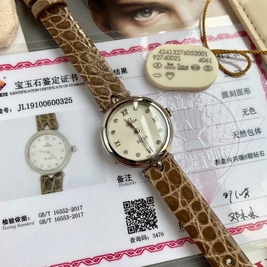 批:1300配原盒 高端硬货 独家首发！欧米茄碟飞系列欧洲渠道，每到年底国外很多代工都会流点这种很贵的表出来，同属瑞士石英机芯，28mm表盘，字面镶嵌8颗vs1.2真钻！美洲鳄鱼皮表带！每只都有国家机构出具的证书，确保每一块都是真材实料真钻石，参数具体详尽，远非市场那些假证书可比，每一张证书的检测编号都是唯一编号，一一对应，绝无重复，机构官方网站可查阅！这个价格买钻石都值，更不要说买这个牌子的表，没人会做这个亏本生意去仿，送礼是绝对赞到爆！要的速度了