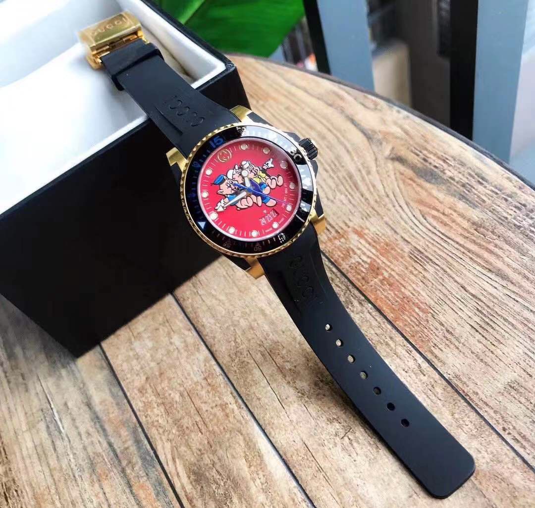 NO:388453,The latest model of Gucci Counter 2018 gives people a little clarity. The Italian brand Gucci design team has created this model after several months. The watch is made of Gucci's consistent design style, fashionable and elegant, and is suitable for both men and women. The watch uses rubber material imported from Italy for the case, breaking through the breakthrough of the combination of steel and rubber design in the watch industry. The 38mm watch mirror, Swiss quartz original movement, is equipped with practical and super luminous function, which can better reflect the inspiration of the watch itself. One watch and one code is in the counter without pressure...,,gucci,gucci19860909批古驰专柜2018最新款给人一种小清晰.意大利品牌Gucci设计团队历经数月打造出此表款,腕表以古驰一贯的设计风格,时尚不失大气,男女皆宜,腕表采用意大利进口的橡胶材料用于表壳,突破了腕表界钢料和橡胶结合设计的突破,38mm的表镜,瑞士石英原装机芯,配备实用的超强夜光功能更能体现腕表自身的灵感.一表一码出入专柜无压力.....,,gucci,gucci,Watch