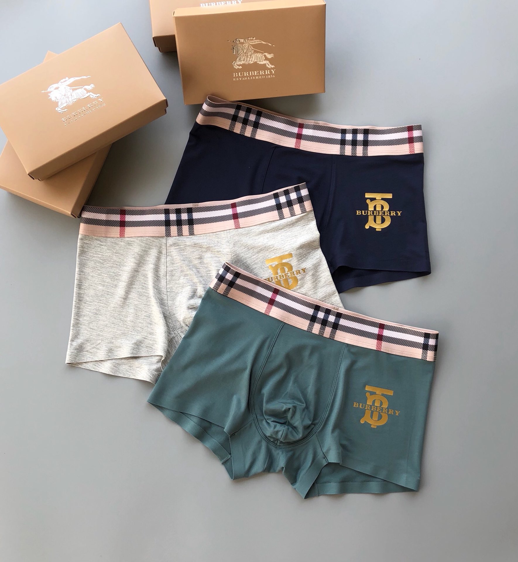  Burberry 巴宝莉！新品时尚男士内裤！外贸国外订单，高品质，无痕切割工艺 科学配 93%莫代尔+