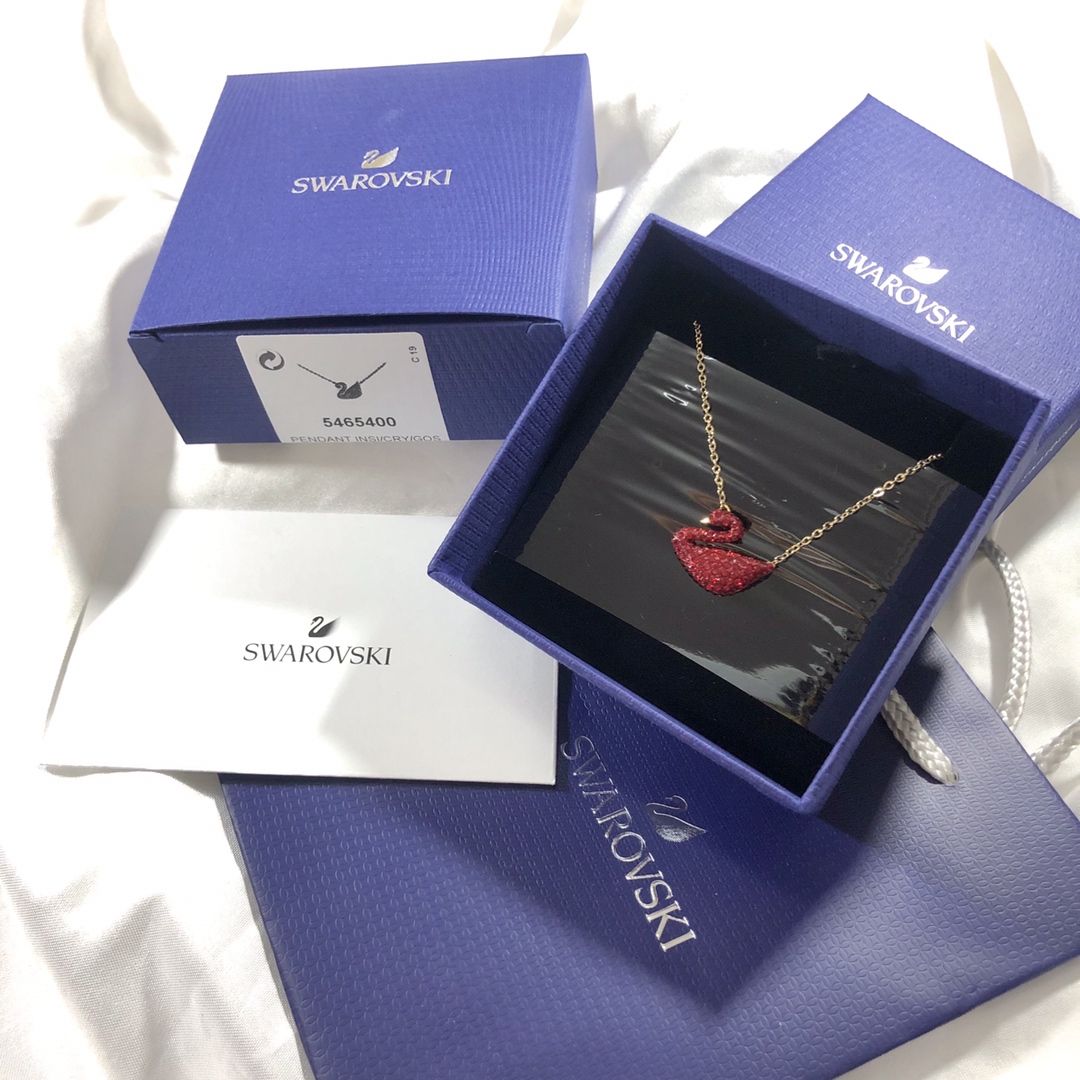 NO:101214,The same style as Jiang Shuying!  Swarovski Red Swan, limited to Greater China, Mainland counters are 1,190 items~ The Spring Festival is coming soon, this auspicious and beautiful, you are the focus on the card table, luck is coming, Swarovski, necklace19860909江疏影同款！ 施华洛世奇红天鹅,大中华区限定 内地专柜1190一条的喔～春节快到了,这个吉祥好看,在牌桌上你就是焦点,鸿运滚滚来,施华洛项链,swarovski,necklace,Jewelry