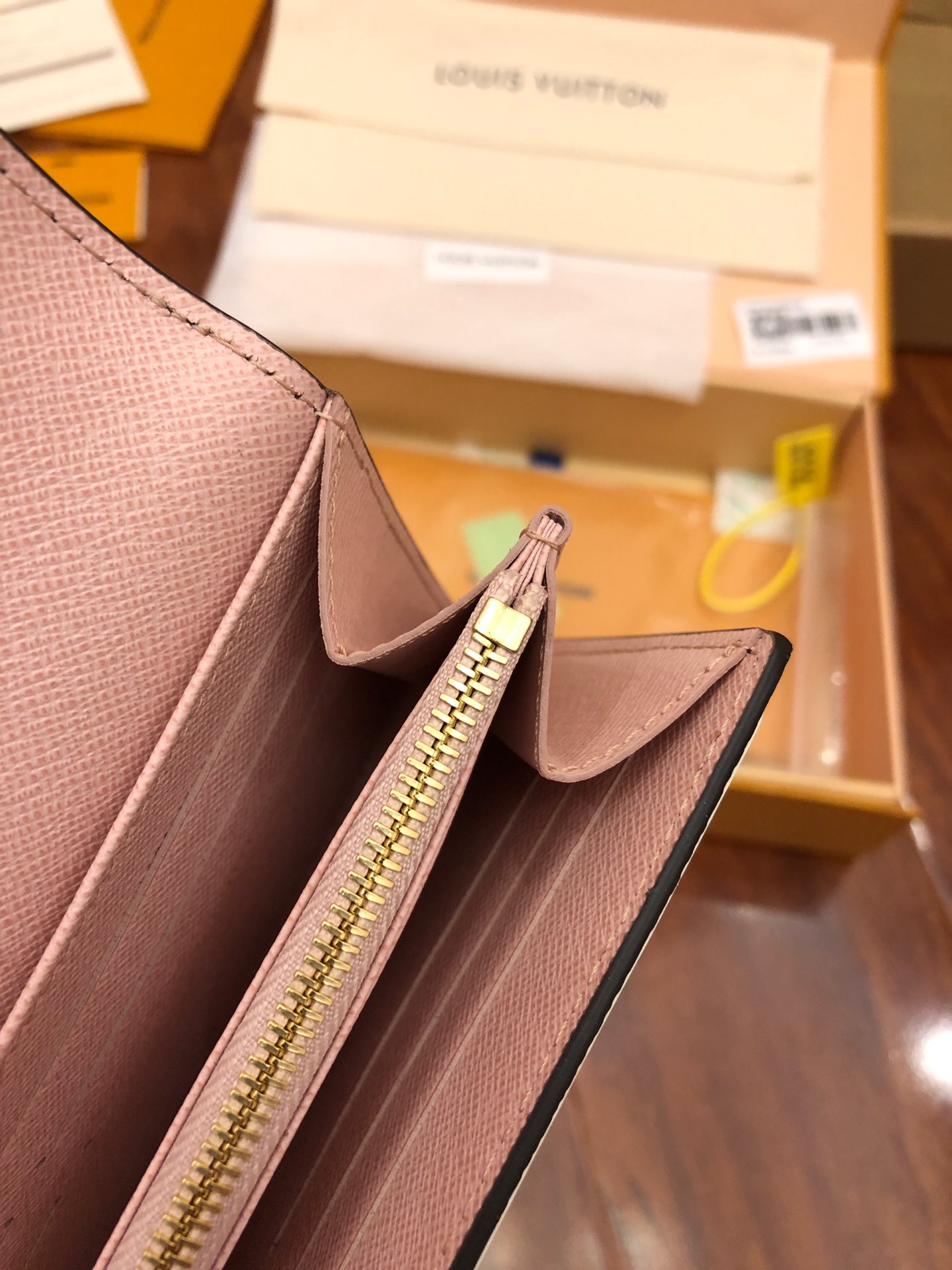 루이비통 M62235 가방 상세 이미지 5