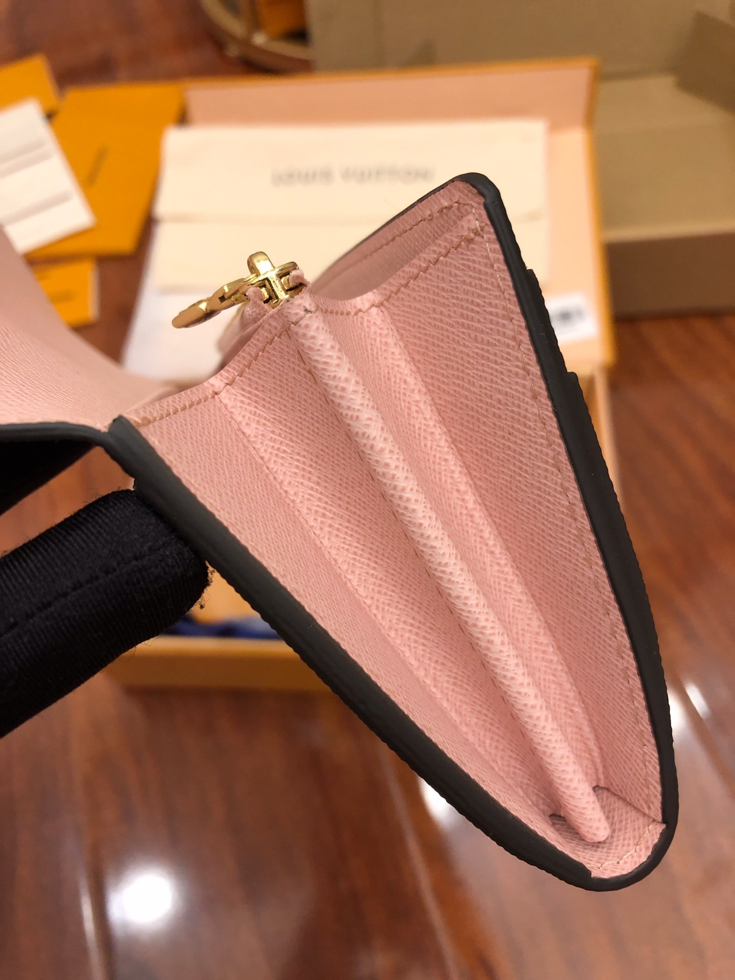 루이비통 M62235 가방 상세 이미지 8