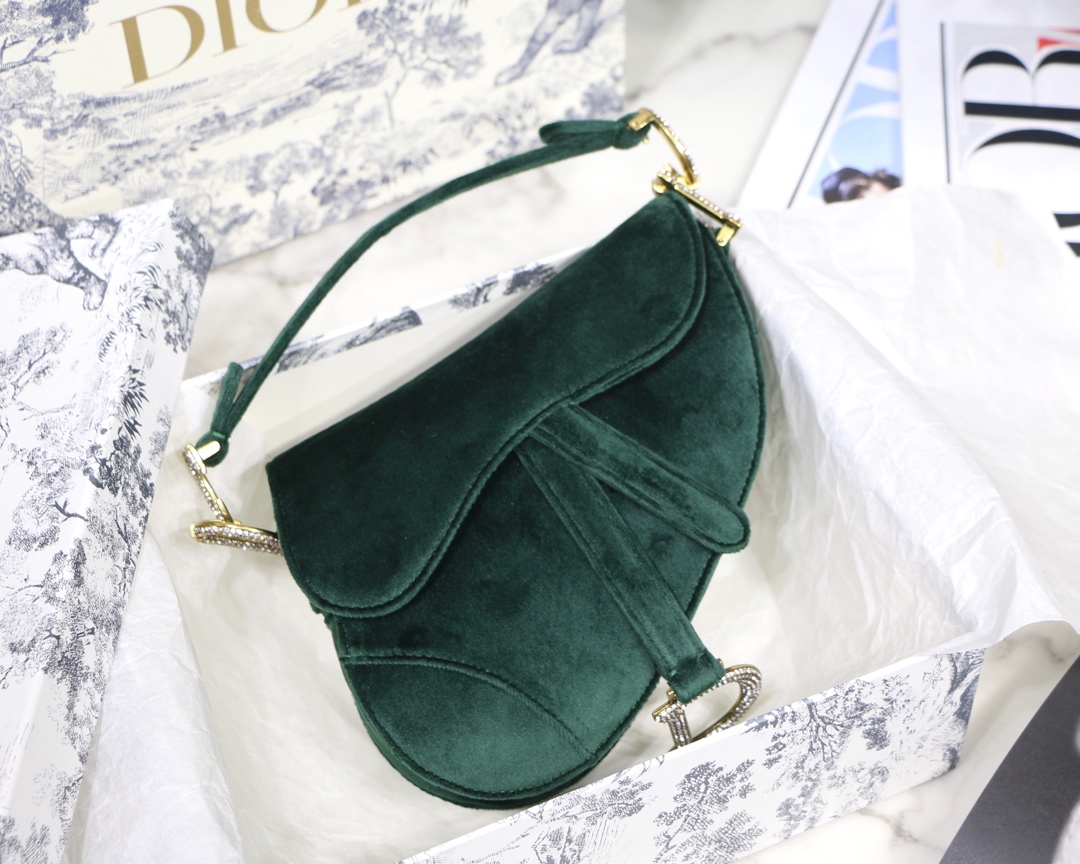 DIOR Saddle sac sellier en velours vert foncé avec fermoir CD en strass