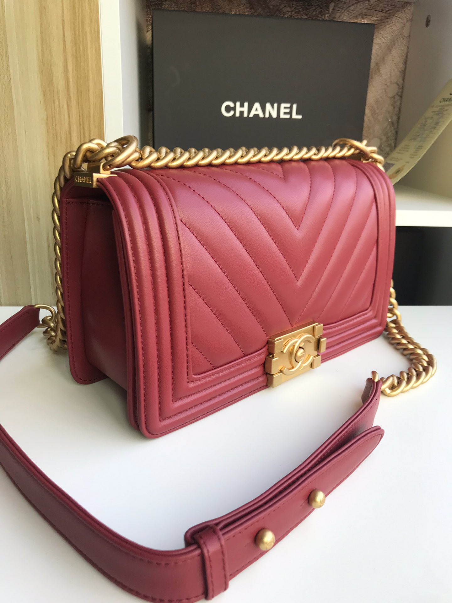 Chanel香奈儿67086Ｖ格原单羊皮闪亮登场！非常靓丽非常豪华的感觉！潮流前线的主细节非常得到位！五