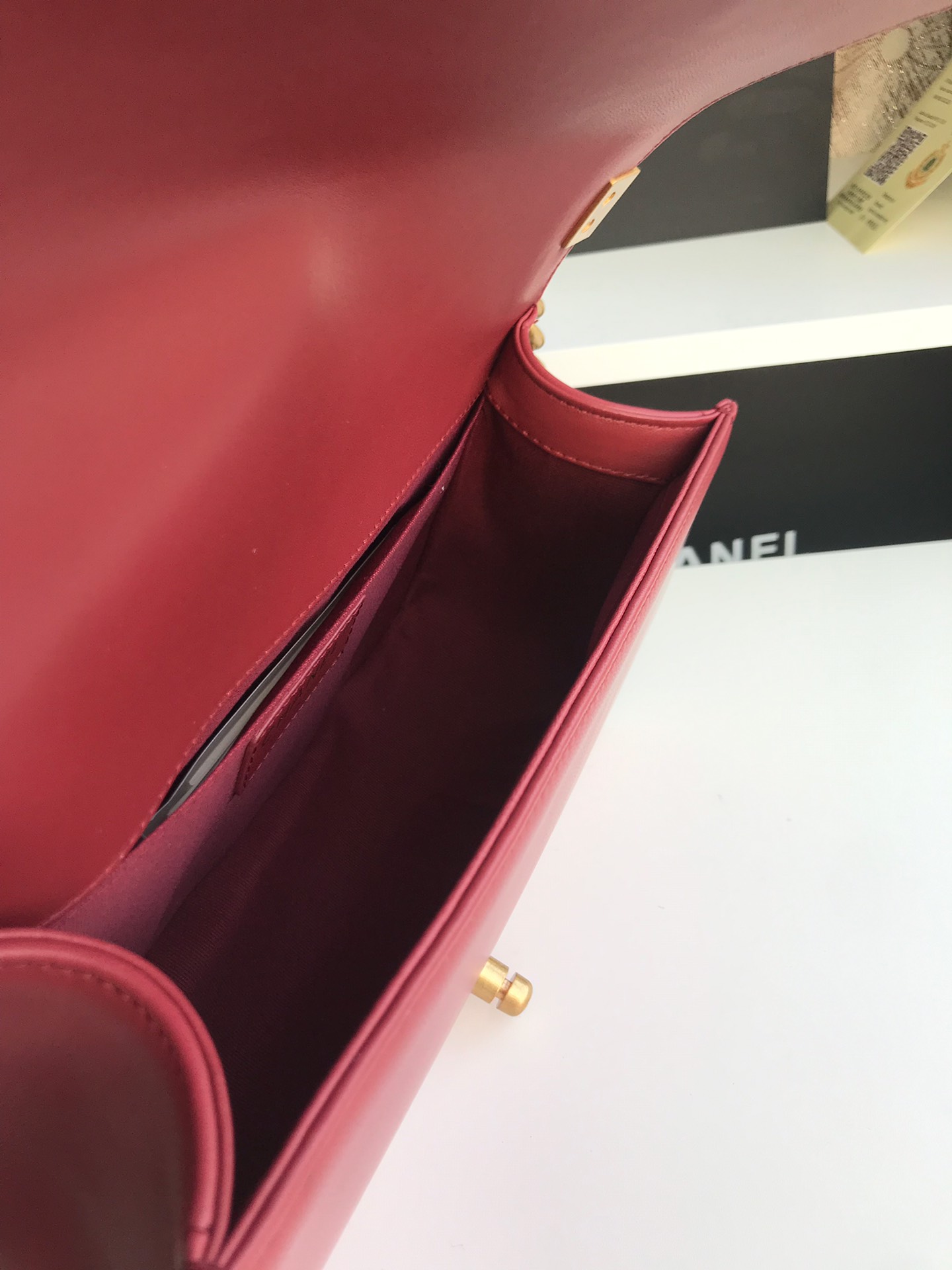 Chanel香奈儿67086Ｖ格原单羊皮闪亮登场！非常靓丽非常豪华的感觉！潮流前线的主细节非常得到位！五
