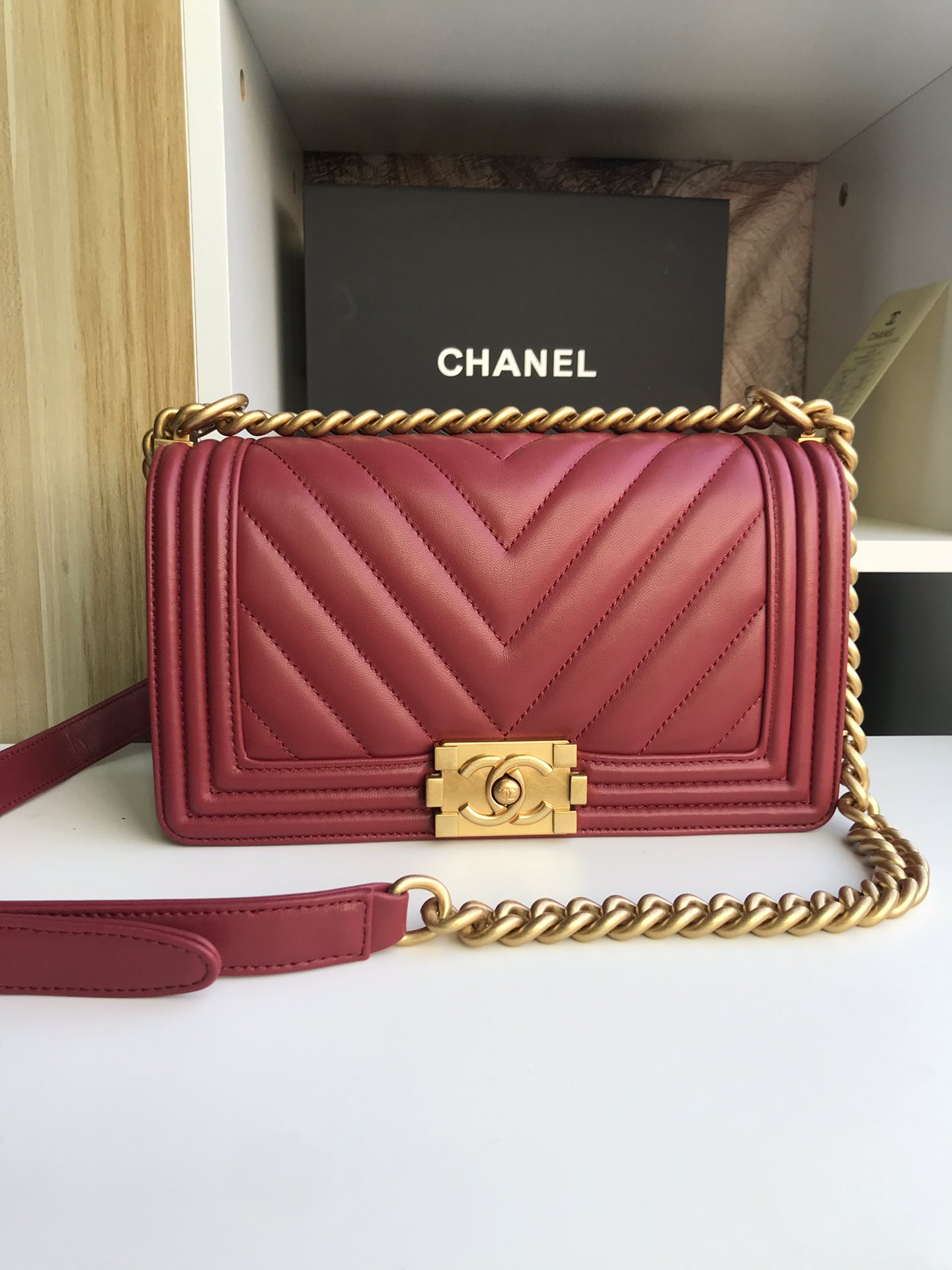 Chanel香奈儿67086Ｖ格原单羊皮闪亮登场！非常靓丽非常豪华的感觉！潮流前线的主细节非常得到位！五