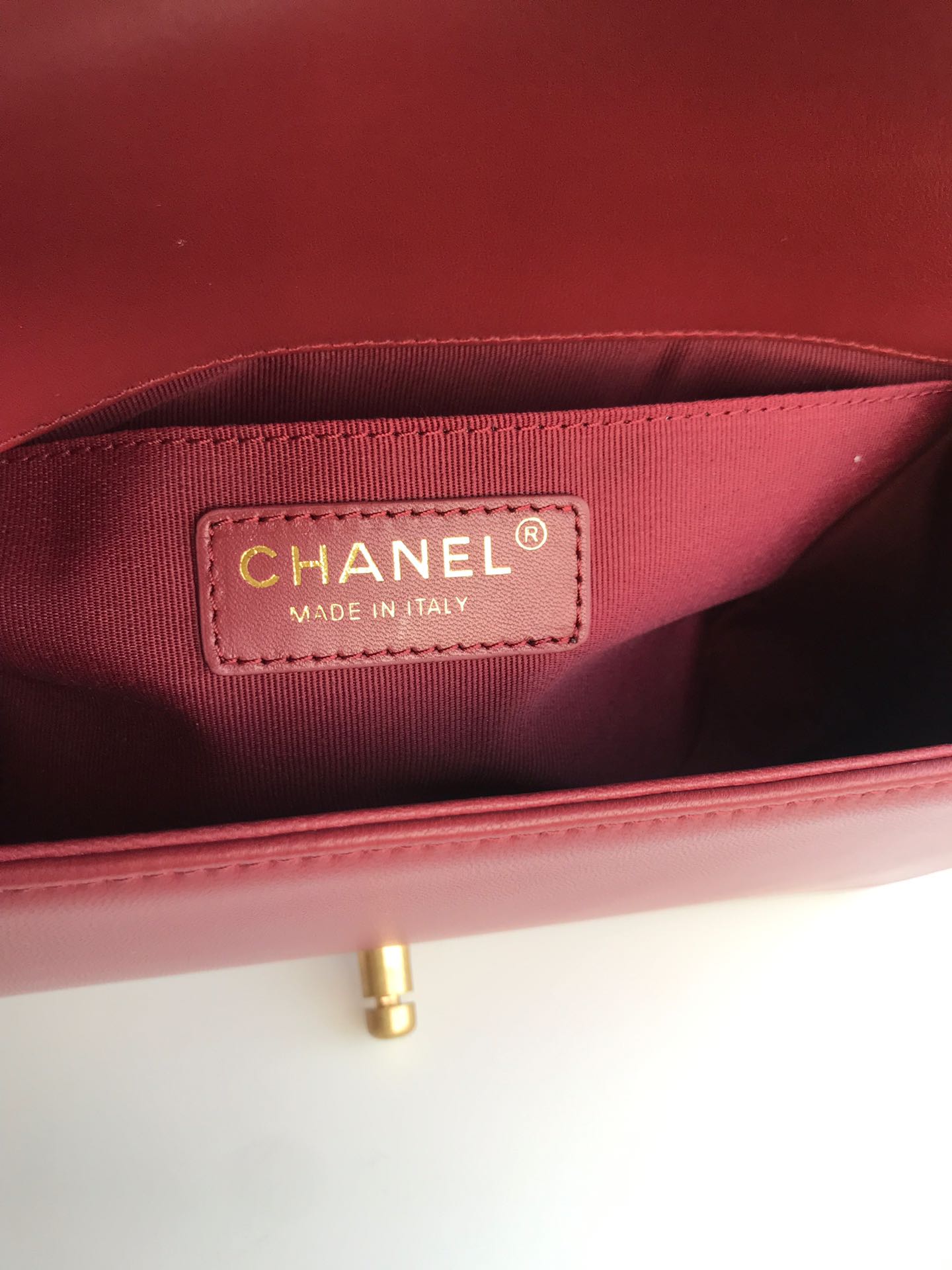Chanel香奈儿67086Ｖ格原单羊皮闪亮登场！非常靓丽非常豪华的感觉！潮流前线的主细节非常得到位！五
