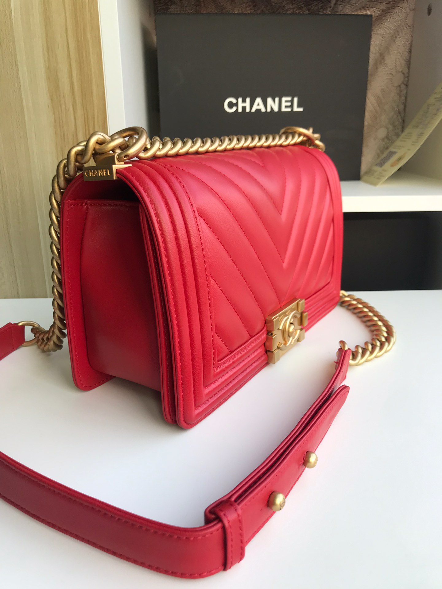Chanel香奈儿67086Ｖ格原单羊皮闪亮登场！非常靓丽非常豪华的感觉！潮流前线的主细节非常得到位！五