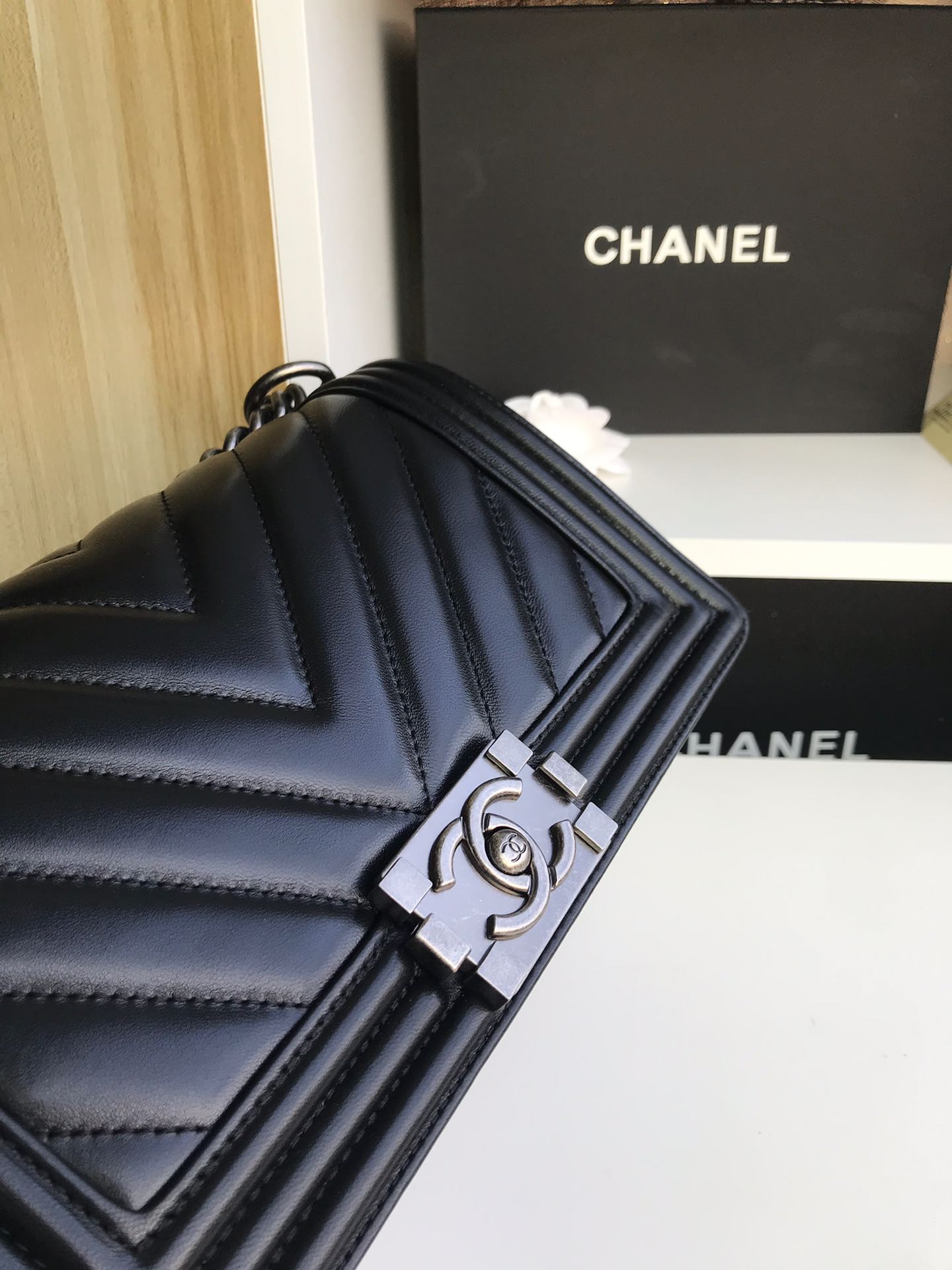 Chanel香奈儿67086Ｖ格原单羊皮闪亮登场！非常靓丽非常豪华的感觉！潮流前线的主细节非常得到位！五