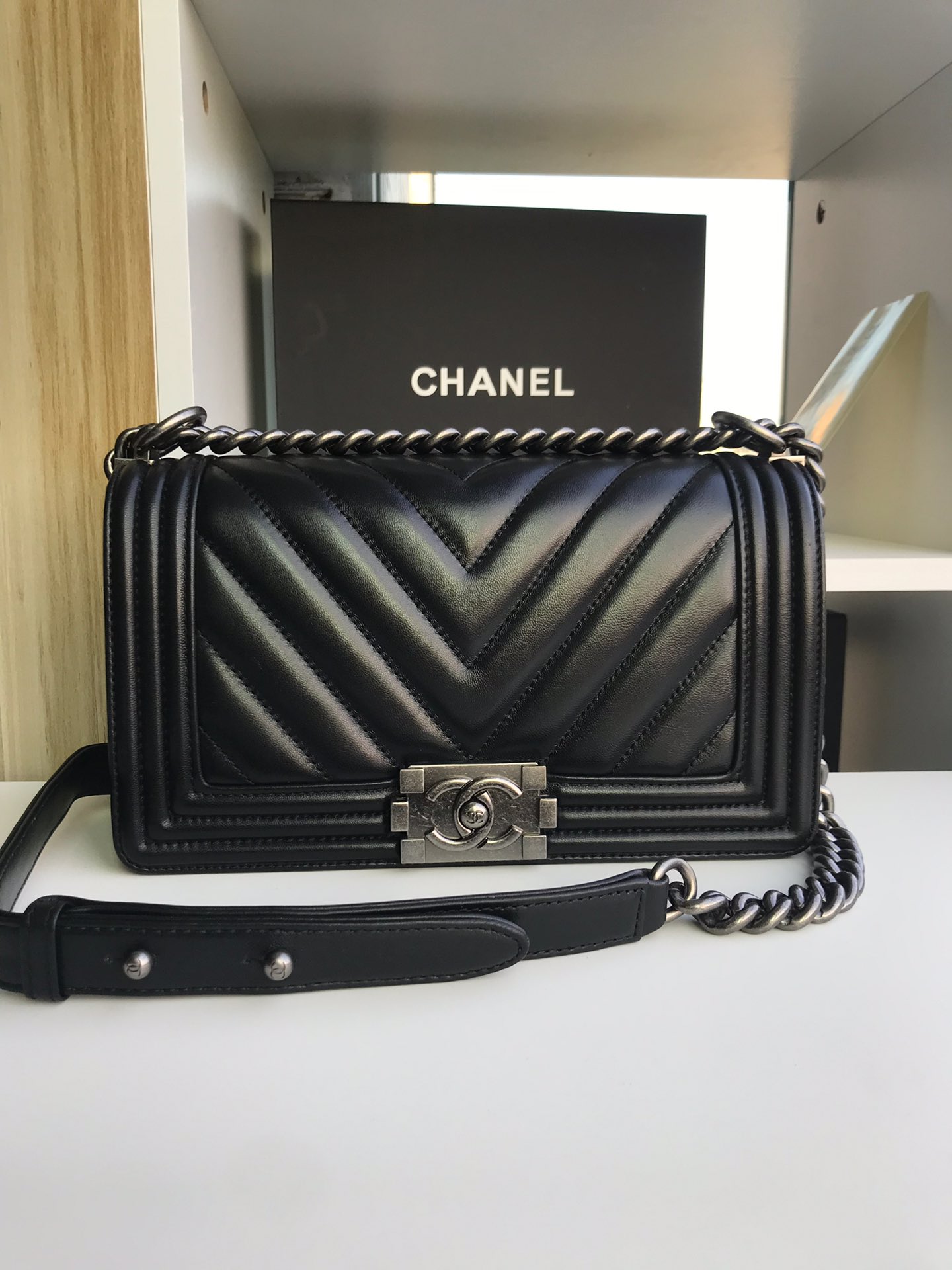 Chanel香奈儿67086Ｖ格原单羊皮闪亮登场！非常靓丽非常豪华的感觉！潮流前线的主细节非常得到位！五