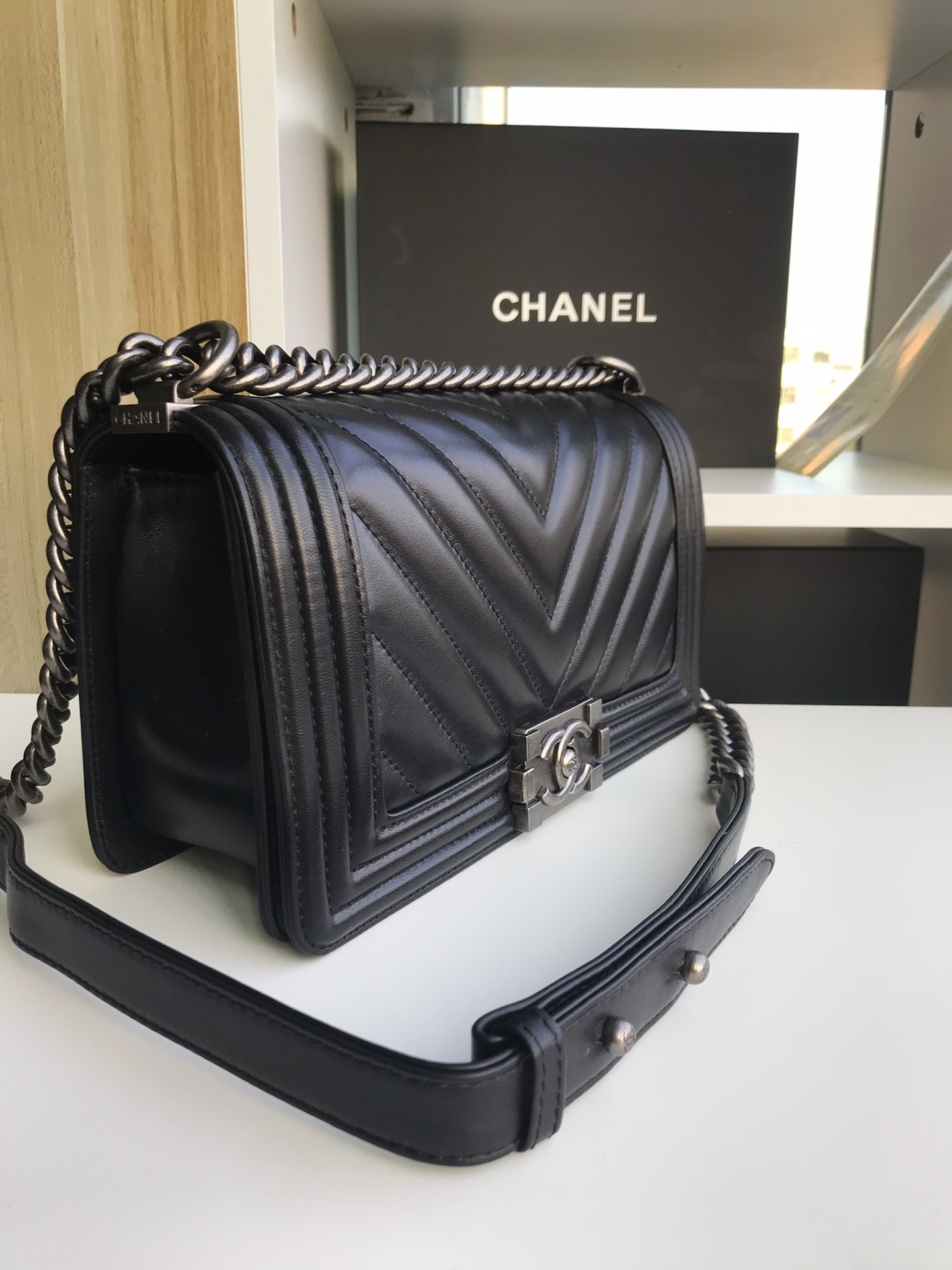 Chanel香奈儿67086Ｖ格原单羊皮闪亮登场！非常靓丽非常豪华的感觉！潮流前线的主细节非常得到位！五