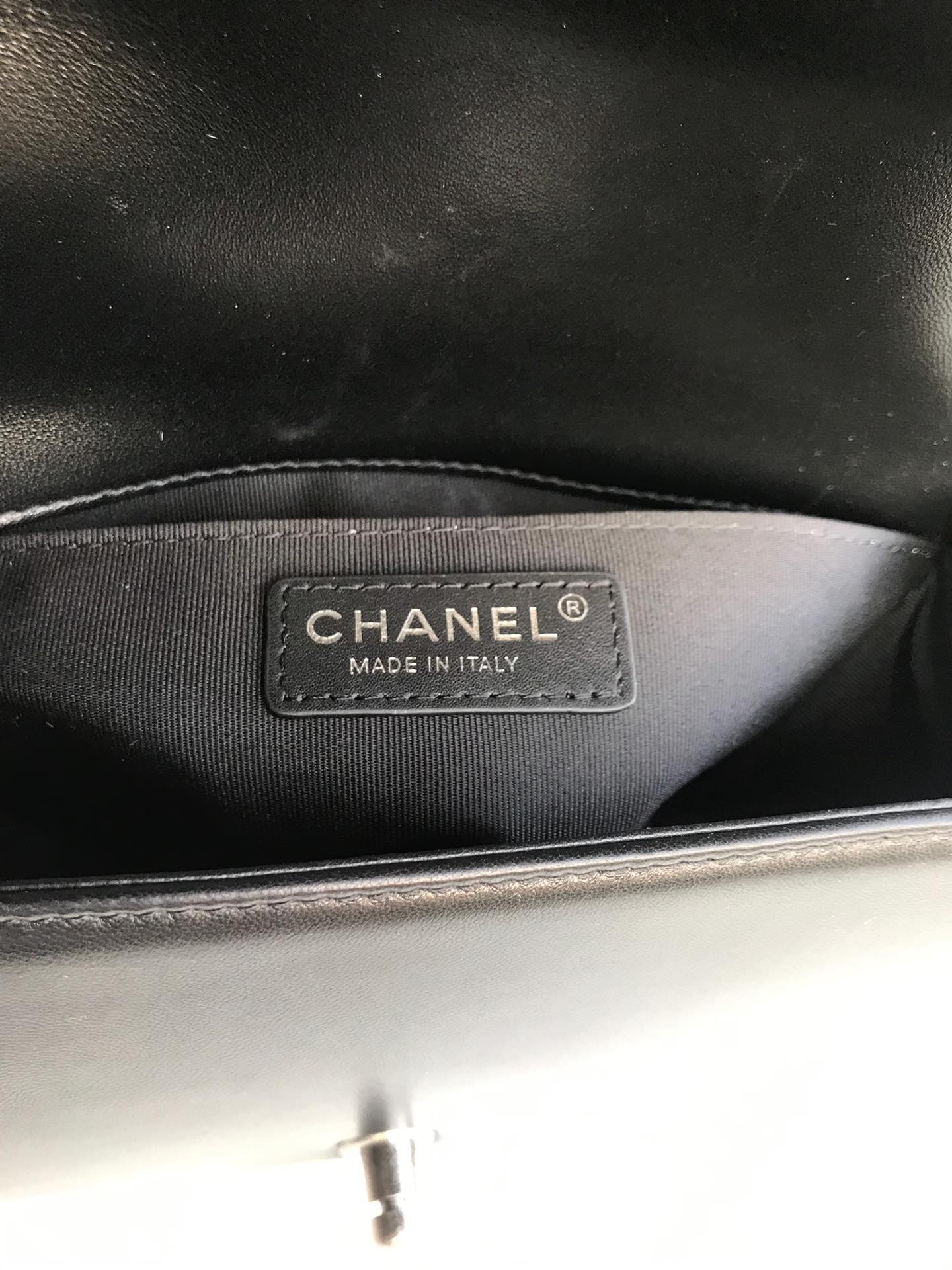 Chanel香奈儿67086Ｖ格原单羊皮闪亮登场！非常靓丽非常豪华的感觉！潮流前线的主细节非常得到位！五