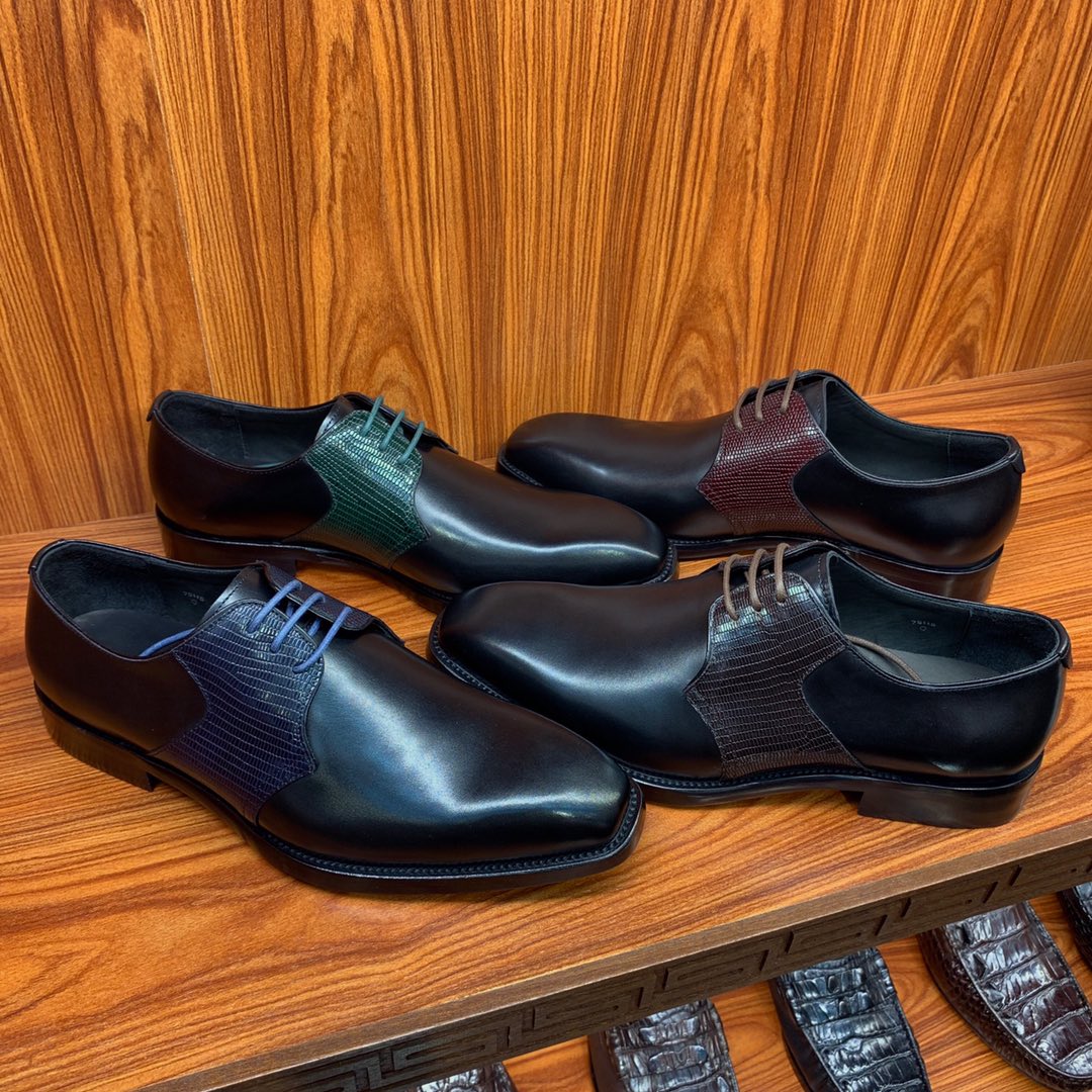 NO:356202,New model of the first press conference of the counter Milan, exclusive first reproduction, perfect interpretation, pure imported original cowhide pressed realistic lizard pattern (the most similar ostrich pattern on the market with imported German machine pressing) was rigorously created by senior panelists, original genuine leather bottom, the overall structure presents noble gentlemanly charm and temperament, showing its uniqueness, standard Chinese code 38/45;,, cowhide, Leather soles19860909专柜米兰首发布会新款,批 独家首发复刻,完美诠释,纯进口原厂牛皮压制逼真蜥蜴纹（德国进口机器制压现市场上仿压最像的鸵鸟纹）,经高级板师精堪严谨打造,原厂真皮大底,整体结构呈现高贵绅士魅力气质,彰显与众不同,标准中国码38/45；,,cowhide,Leather soles,Men's shoes