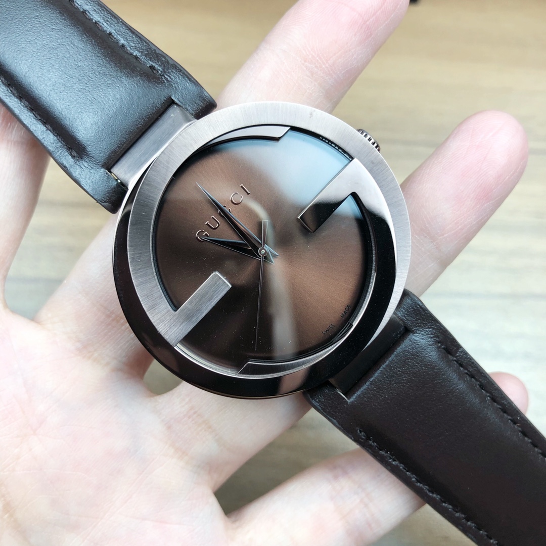 NO:388655,Gucci quartz men's watch, 42mm diameter, brown sunburst dial, sapphire crystal glass, bezel integrated with brand logo letter G, coffee-plated VD stainless steel case, with brown belt, simple but not lacking in fashion, waterproof 50m, spot, gucci19860909古驰石英男士表,表径42mm,棕色旭日纹表盘,蓝宝石水晶玻璃,表圈融入品牌标识字母G,镀咖啡金VD不锈钢表壳,配棕色皮带,简单而不失时尚,防水50m,现货,,gucci,Watch