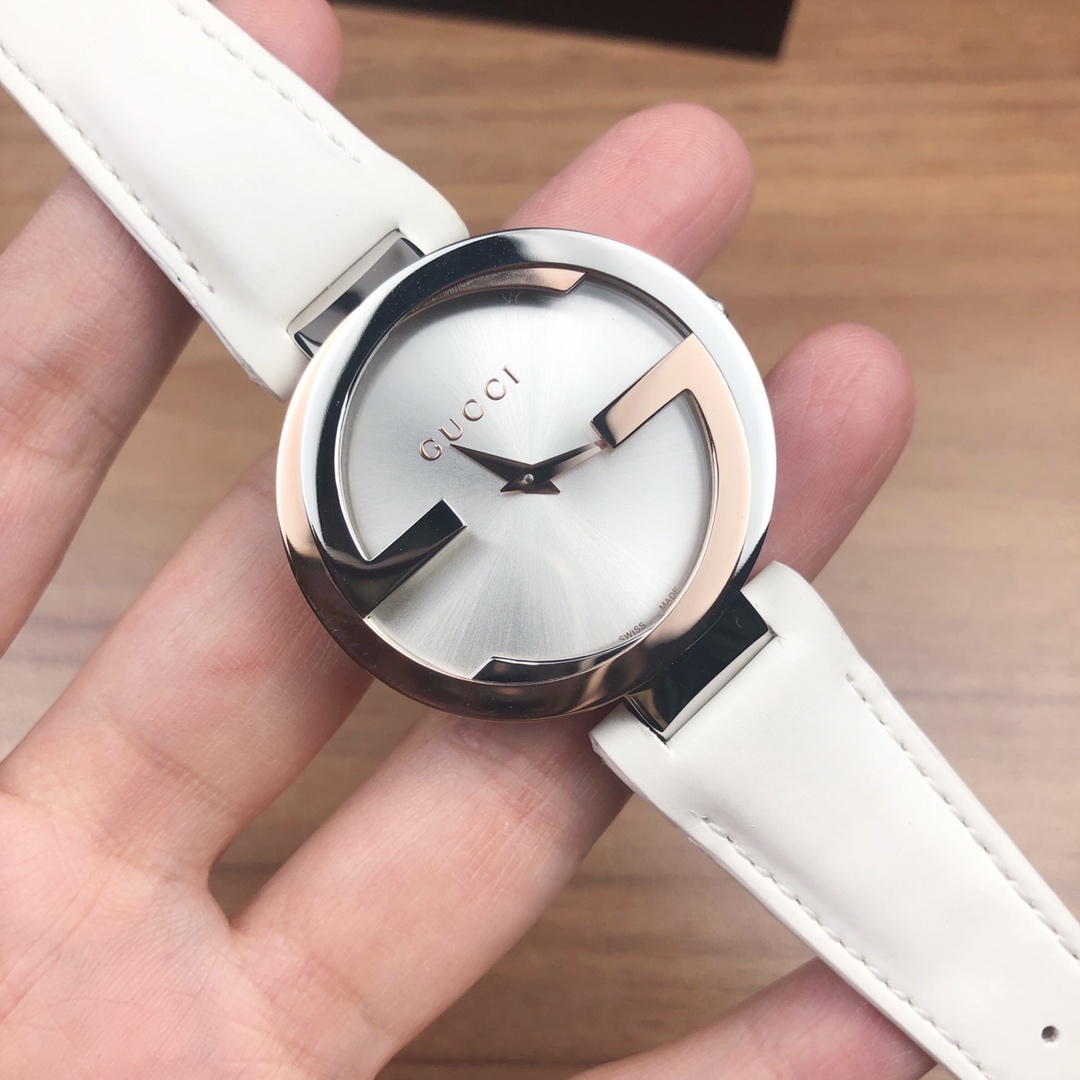 NO:156530,Batch: Original box: 30 Gucci GUCCI quartz neutral watch, 37mm diameter, sun pattern radial pattern on the white dial, sapphire crystal glass, bezel incorporated into brand logo letter G, stainless steel case plated rose gold, white belt, waterproof 50m, spot,, gucci, gucci19860909批: 原盒:30 古驰 GUCCI 石英中性腕表,表径37mm,白色表盘上有太阳纹放射状纹饰,蓝宝石水晶玻璃,表圈融入品牌标识字母G,不锈钢表壳间镀玫瑰金,白色皮带,防水50m,现货,,gucci,gucci,Watch