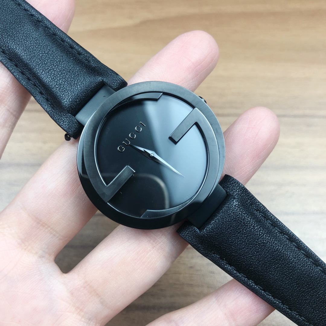 NO:156524,Batch: Original box: 30 Gucci GUCCI Quartz neutral watch, 37mm diameter, sun pattern radial pattern on the black dial, sapphire crystal glass, bezel incorporated into brand logo letter G, black gold-plated PVD stainless steel case, black belt, waterproof 50m, spot,, gucci, gucci19860909批: 原盒:30 古驰 GUCCI 石英中性腕表,表径37mm,黑色表盘上有太阳纹放射状纹饰,蓝宝石水晶玻璃,表圈融入品牌标识字母G,镀黑金PVD不锈钢表壳,黑色皮带,防水50m,现货,,gucci,gucci,Watch