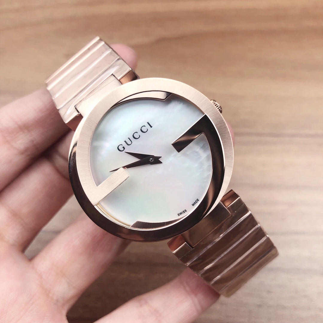 NO:388635,Gucci quartz neutral watch, 37mm diameter, white fritillary pearl dial, sapphire crystal glass, bezel integrated with brand logo letter G, rose gold plated VD stainless steel case strap, waterproof 50m, spot, gucci19860909古驰石英中性腕表,表径37mm,白色贝母珍珠表盘,蓝宝石水晶玻璃,表圈融入品牌标识字母G,镀玫瑰金VD不锈钢表壳表带,防水50m,现货,,gucci,Watch
