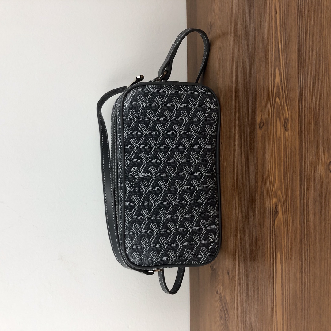Goyard吴亦凡同款相机包，特别炫酷！特殊的图案因素，日常穿搭也特别好看😍size23*8*14cm