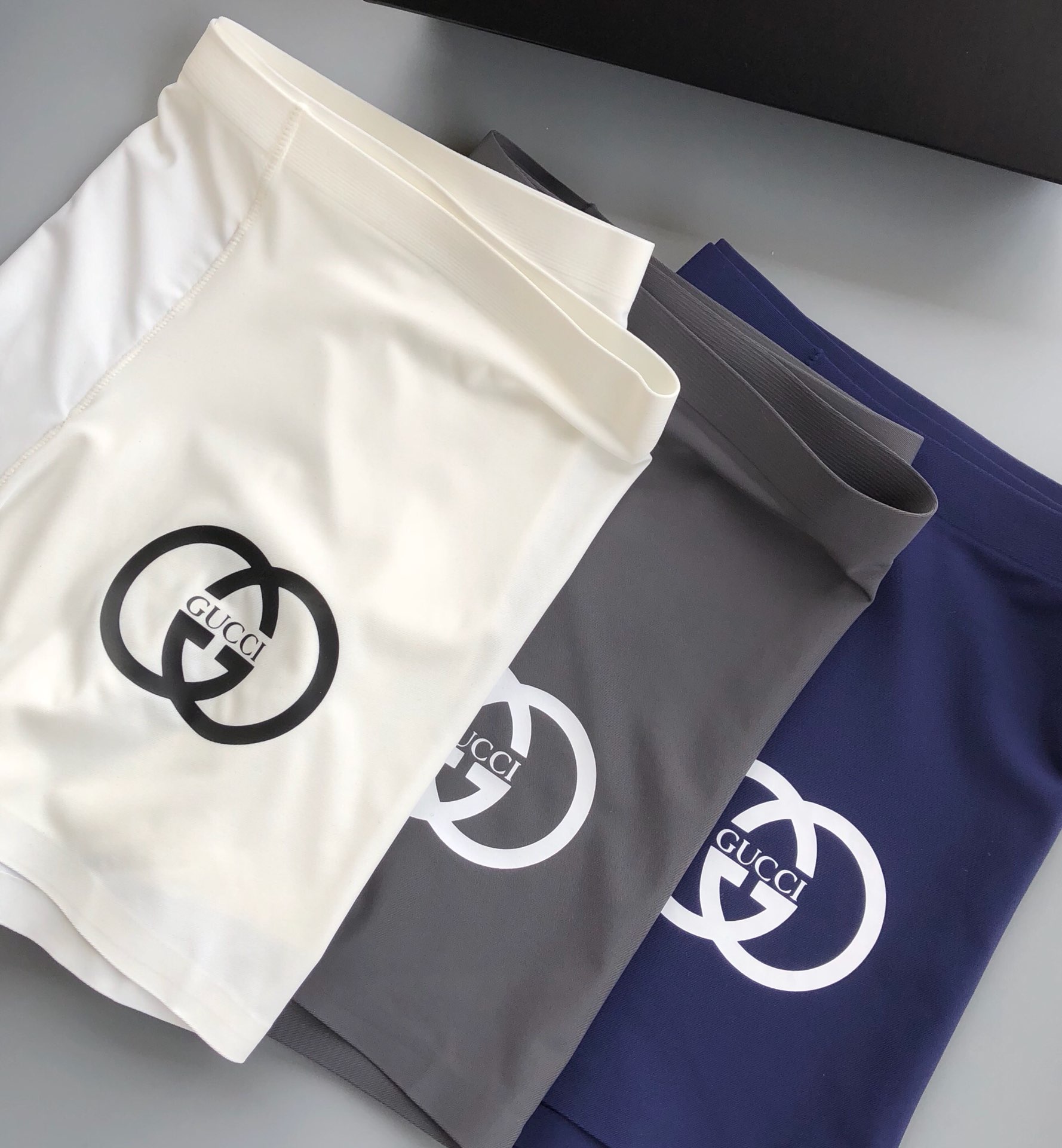  新品！GUCCI 古奇 必备男士内裤 经典款！采用无痕拼接 无缝压胶工艺 高档羊奶丝材质 轻薄透气丝滑