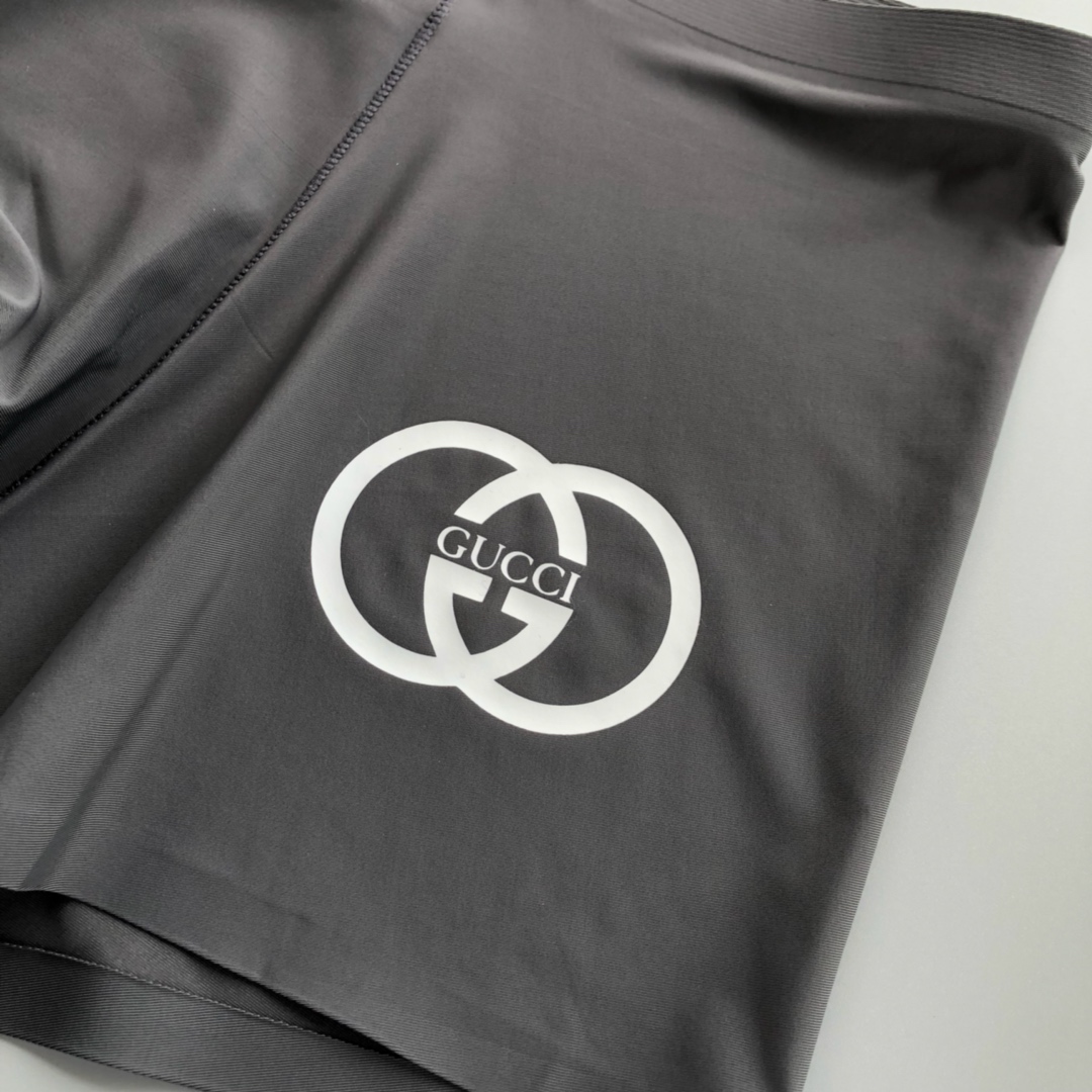  新品！GUCCI 古奇 必备男士内裤 经典款！采用无痕拼接 无缝压胶工艺 高档羊奶丝材质 轻薄透气丝滑