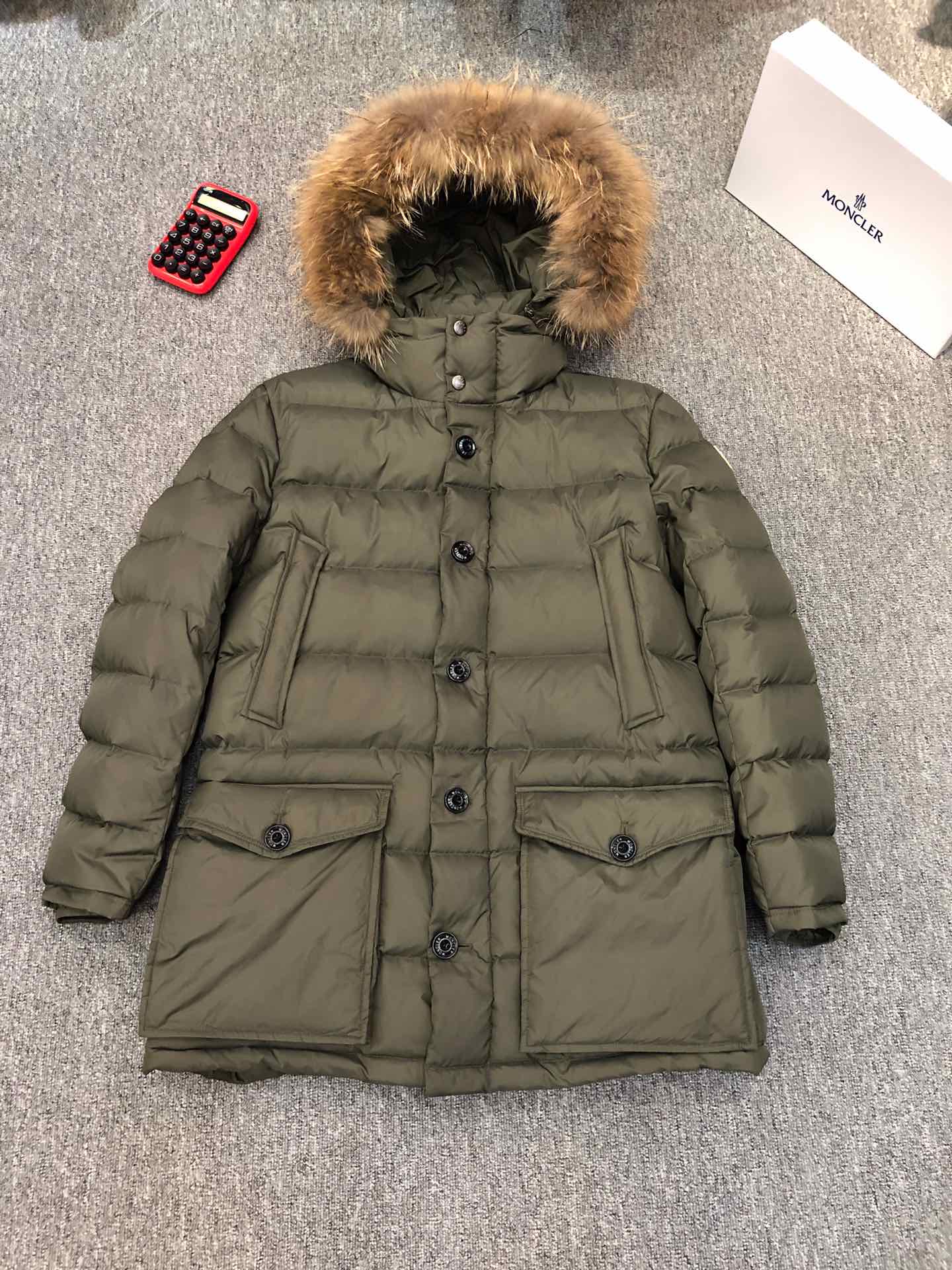 Les répliques
 Louis Vuitton LV Cluny Vêtements Veste En Duvet Noir Bleu Vert Gris