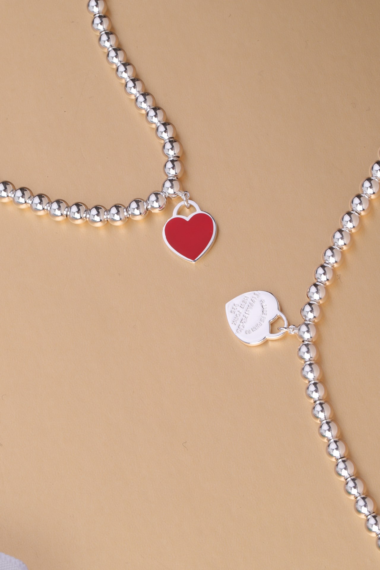 NO:102368,Tiffany bracelet [exclusive for purchasing agent] burst order Tiffany Tiffany Red Enamel Light Bead Bracelet Original mold opening version on the market, 925 sterling silver, original lobster buckle 925, heavy quality and precision, never make do with it, Tiffany bracelet, tiffany, bracelet, pure silver19860909圣诞节推出Tiffany 手链【代购专供】爆单 Tiffany 蒂芙妮红色珐琅光珠手链原版开模市面上最高版,925纯银,原版龙虾扣925 ,重质精工,绝不凑合,蒂芙尼手链,tiffany,bracelet,pure silver,Jewelry