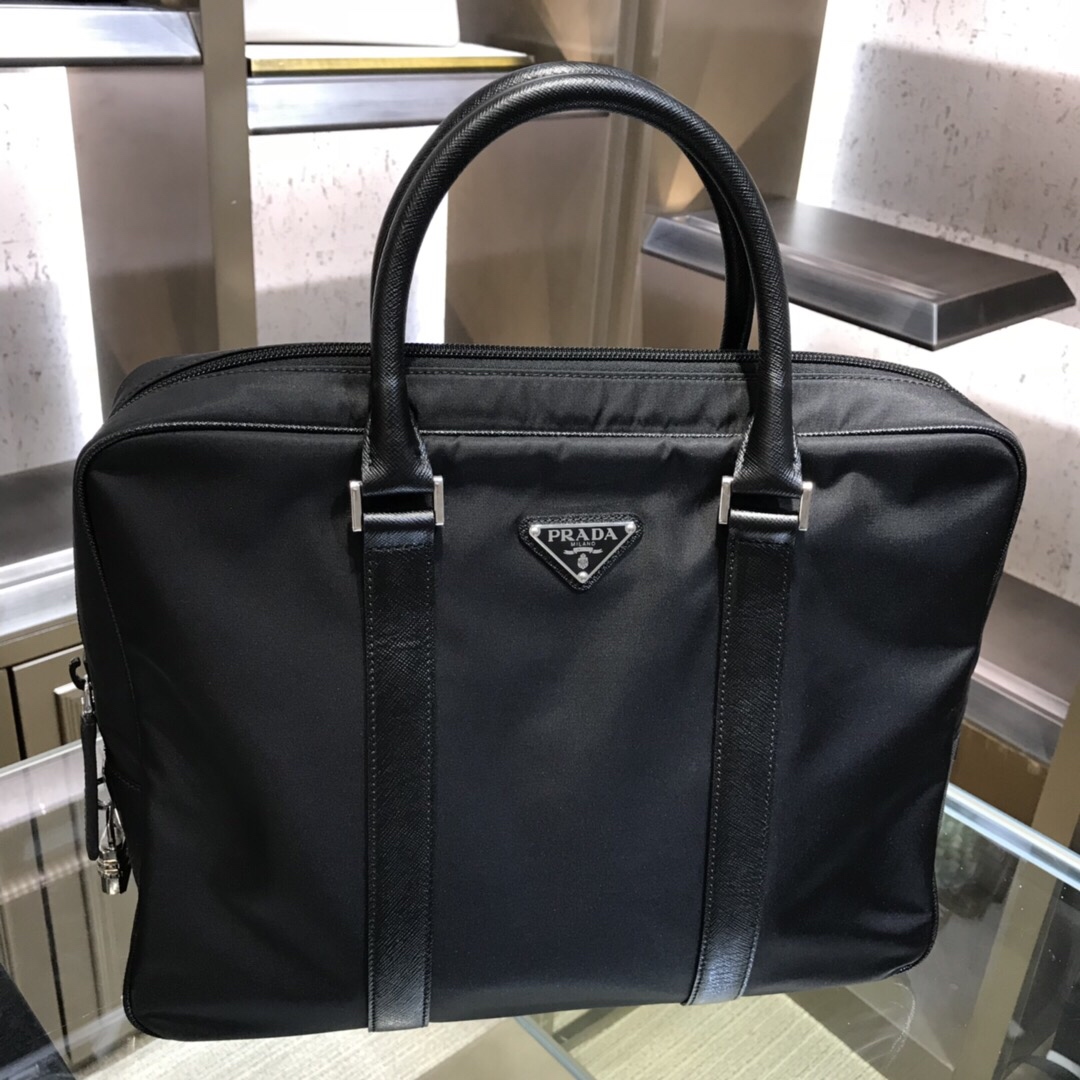 NO:852299,[PRADA] Original quality, original parachute cloth Prada 2VE872 latest model, soft texture, dark pattern logo lining, 175 OEM code, size 36*28*9, men's casual, fashion, business trip, necessary for business negotiation [Deyi][Deyi] Black No need to pre-order, shipping soon, Prada [price based on volume], prada, prada19860909【PRADA】原单品质 原厂降落伞布 Prada 2VE872 最新款 质感柔软 暗纹logo标志性内里 175代工码 尺寸 36*28*9 男士休闲 时尚 出差 洽谈业务必备 [得意][得意] 黑色 不用预定咯 出货咯,普拉达【跑量价】,prada,prada,Bag