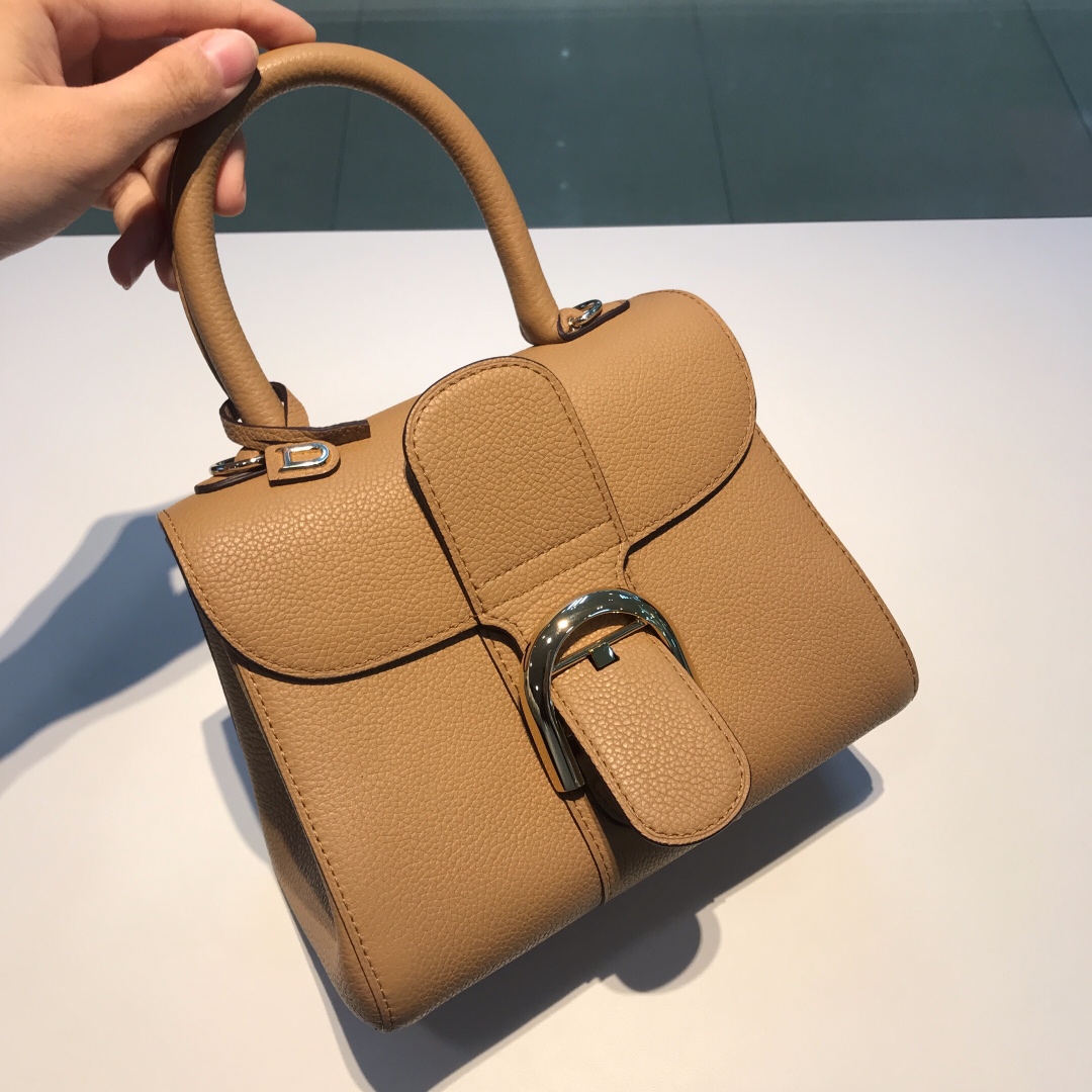 델보 브릴리언트 토고 가죽 숄더백 20 cm 상세 이미지 2