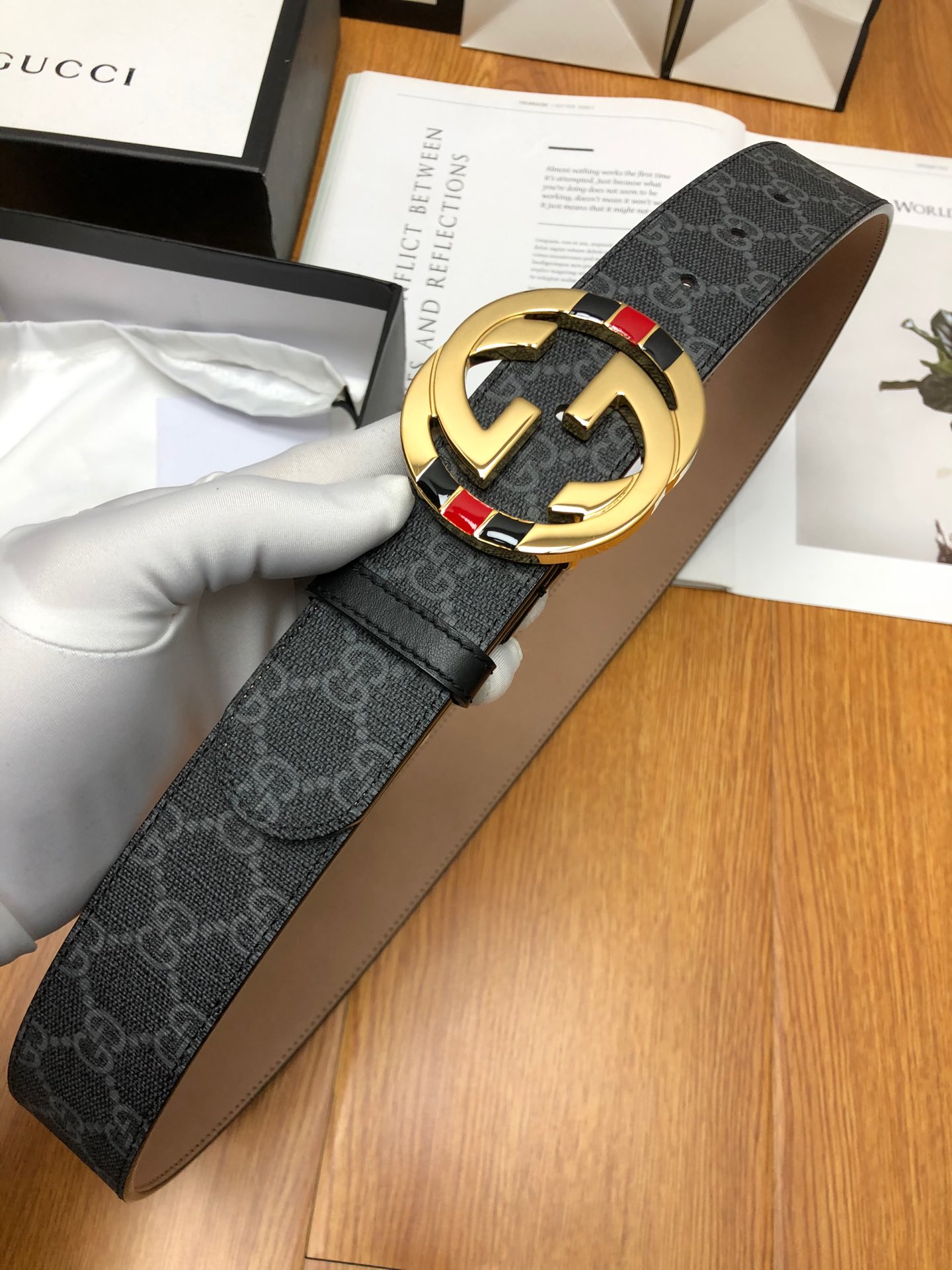 Gucci, lined with top-layer cowhide, vegetable-tanned frosted backing 4