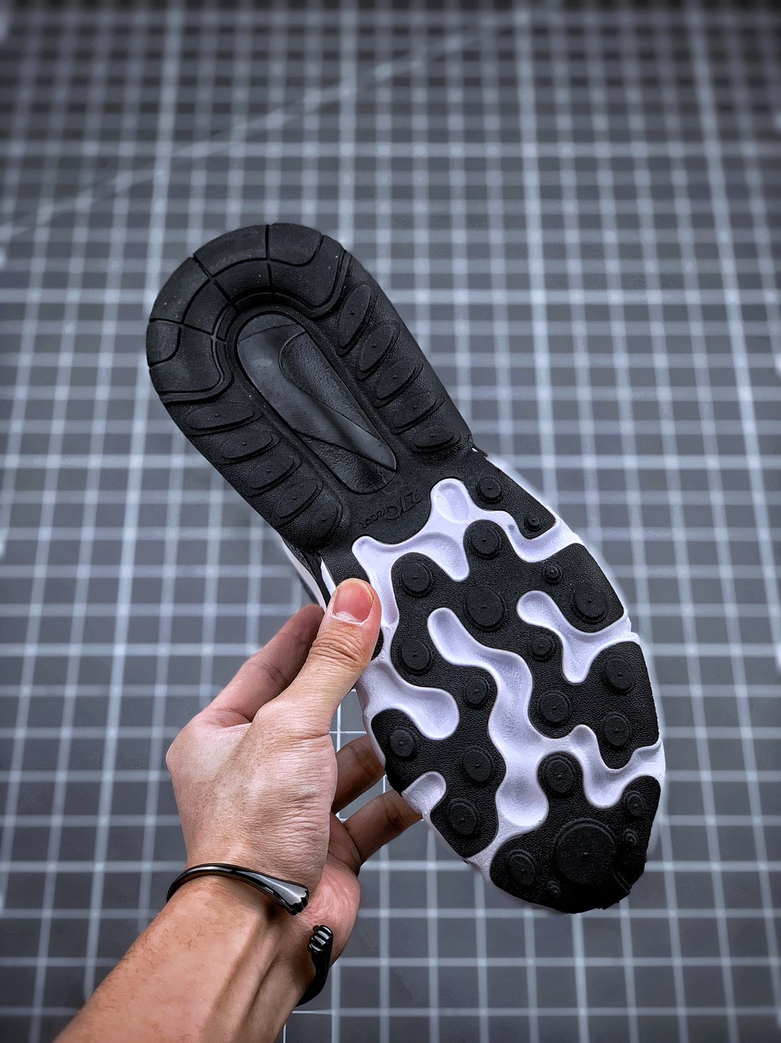 130   Air Max 270 React  原盒二维码原标 扫描秒进官网