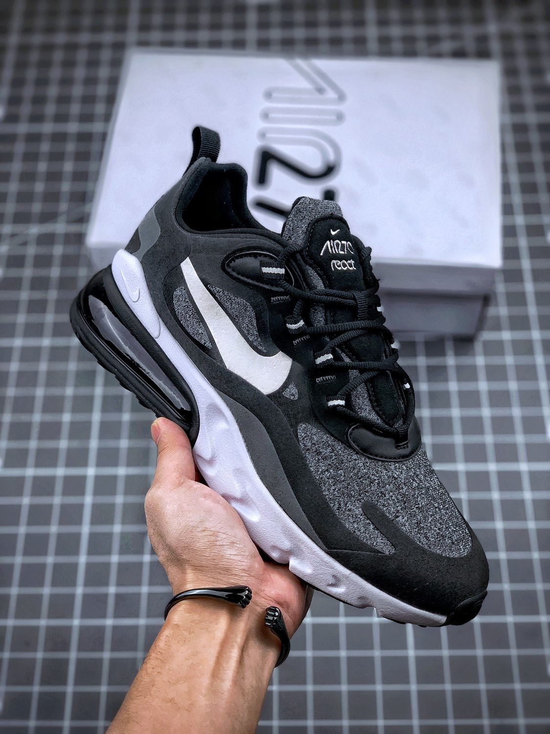 130   Air Max 270 React  原盒二维码原标 扫描秒进官网