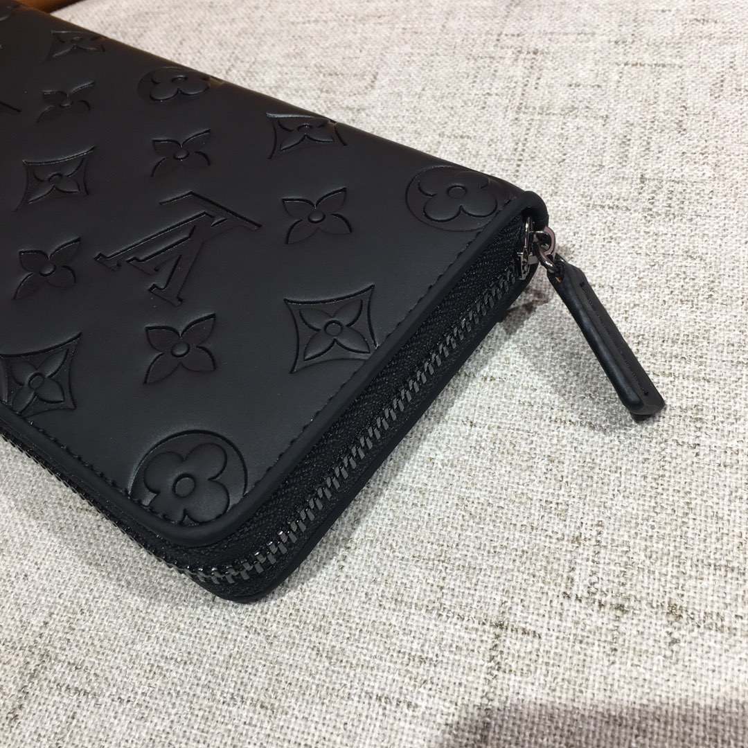 💞💞💞LV 6076火爆版单拉小手包到货💞💞里外头层牛皮打造💞图片色（自带原版盒子）男女通用哦…尺寸：1