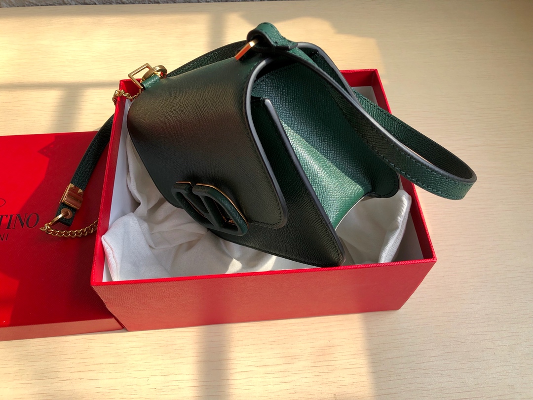 Valentino华伦天奴进口牛皮手掌纹大V扣复古单肩包0074S