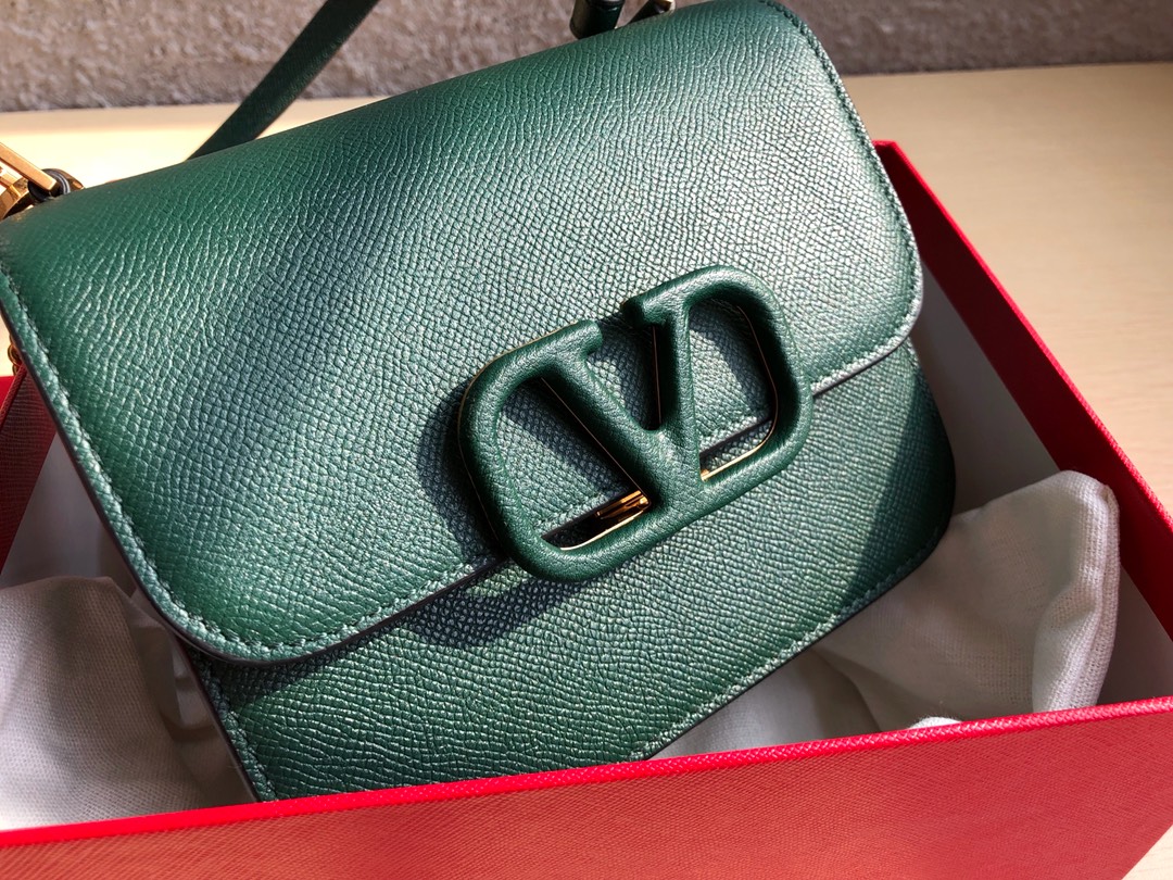 Valentino华伦天奴进口牛皮手掌纹大V扣复古单肩包0074S