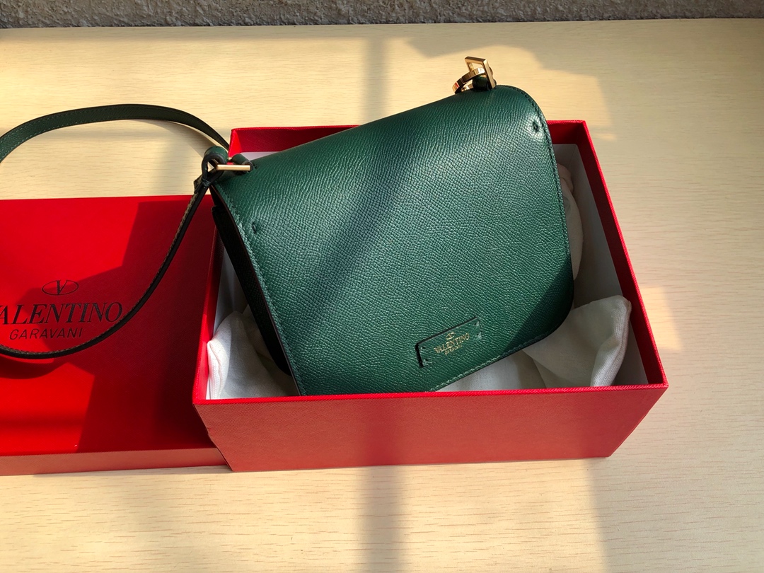 Valentino华伦天奴进口牛皮手掌纹大V扣复古单肩包0074S