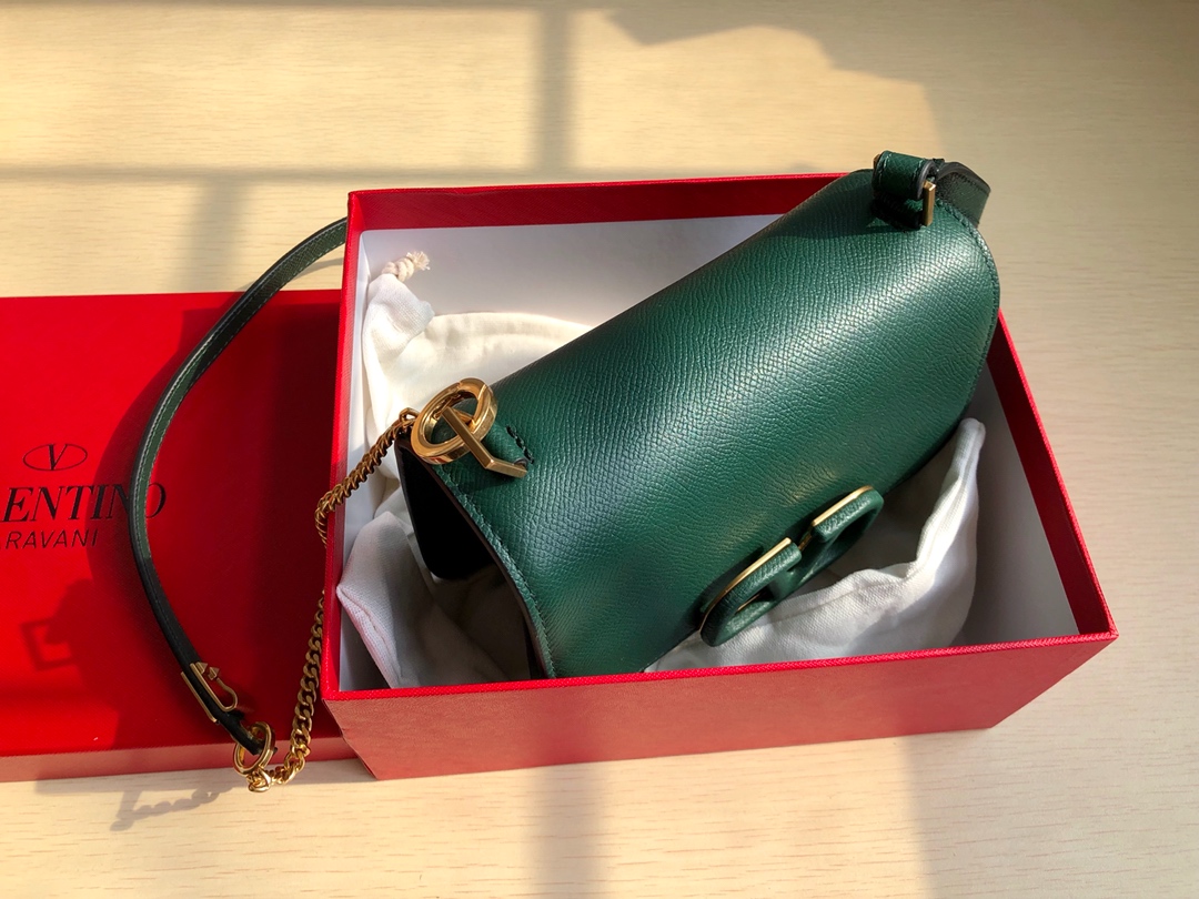 Valentino华伦天奴进口牛皮手掌纹大V扣复古单肩包0074S