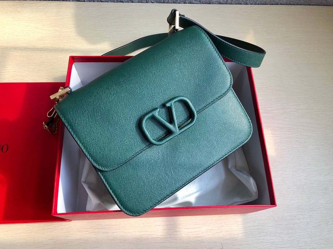 Valentino华伦天奴进口牛皮手掌纹大V扣复古单肩包0074L