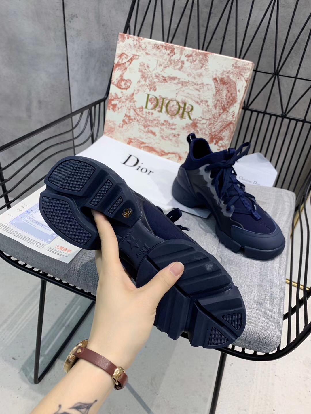 【Dior迪奥】，DIOR2020早春经典最新加色，迪奥官网最新发布.进口高端弹力面料➕吸汗透气里布，巴黎带回1:1开模各个部位都是正品开模，市场[愉快]唯一正确版本，[玫瑰]原版布料..正版原版开模[菜刀👟开模鞋底，
码数：女码35-42码  男码39-45