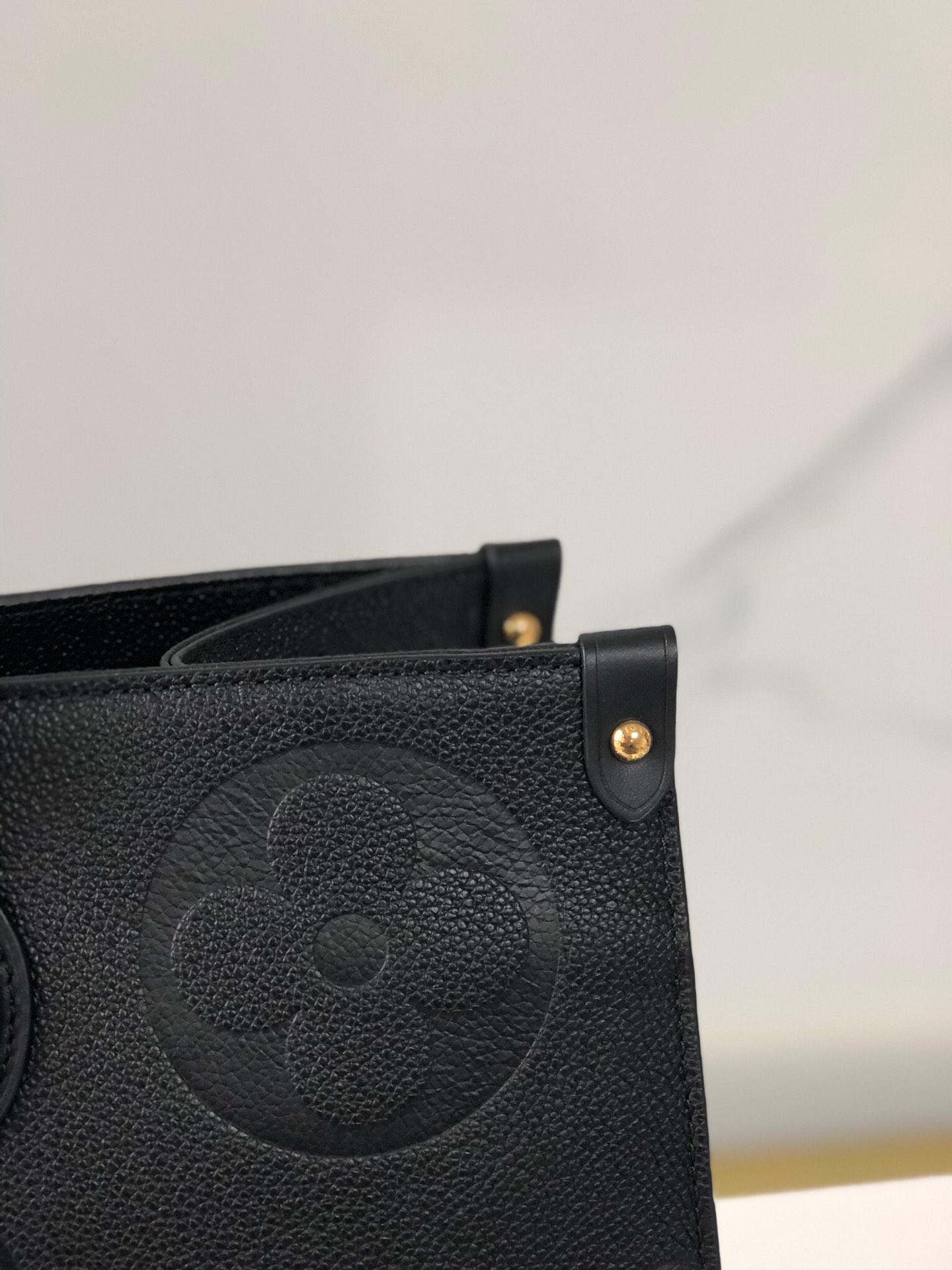 Louis Vuitton Luxury Handbag Collection 6