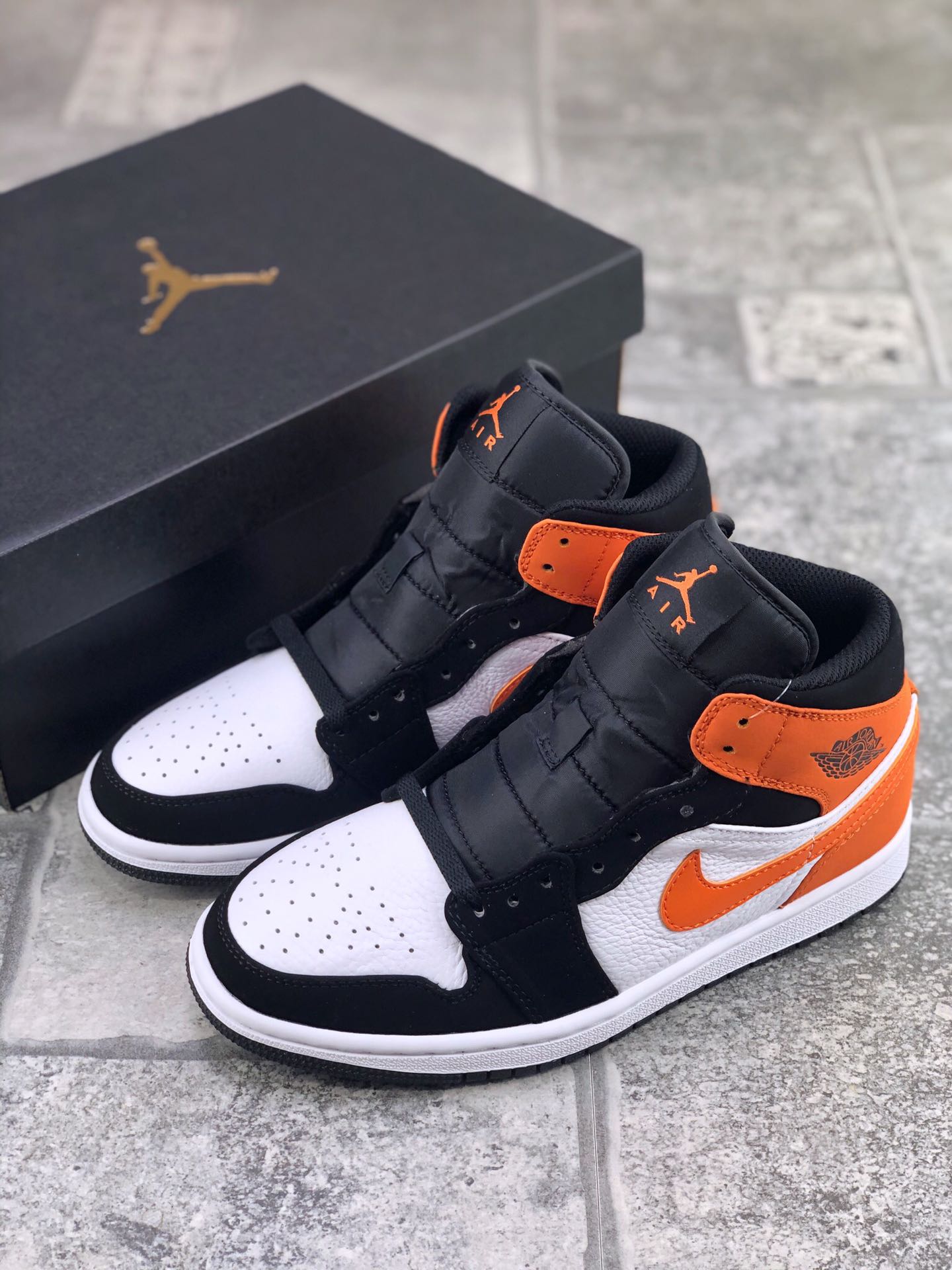 130 真标半码 Air Jordan 1 mid 中帮黑橙 原装渠道 市面最高工艺