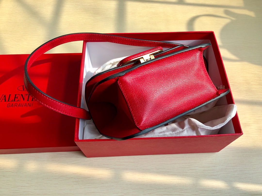 Valentino华伦天奴进口牛皮手掌纹大V扣复古单肩包0074S