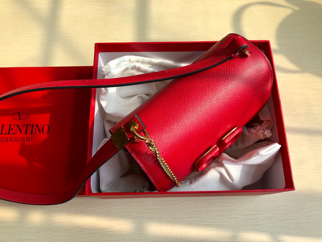 Valentino华伦天奴进口牛皮手掌纹大V扣复古单肩包0074S