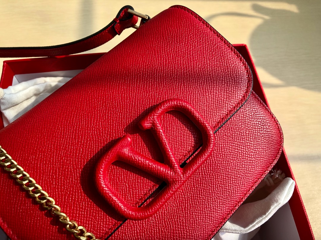 Valentino华伦天奴进口牛皮手掌纹大V扣复古单肩包0074S