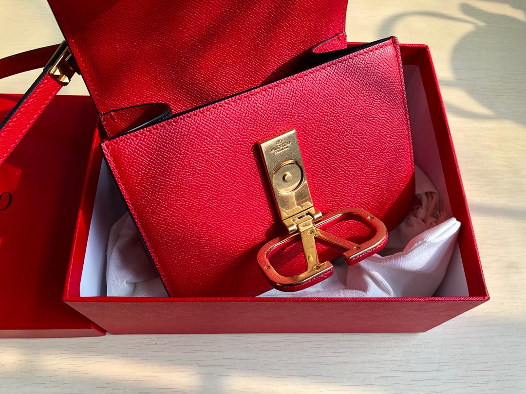 Valentino华伦天奴进口牛皮手掌纹大V扣复古单肩包0074S