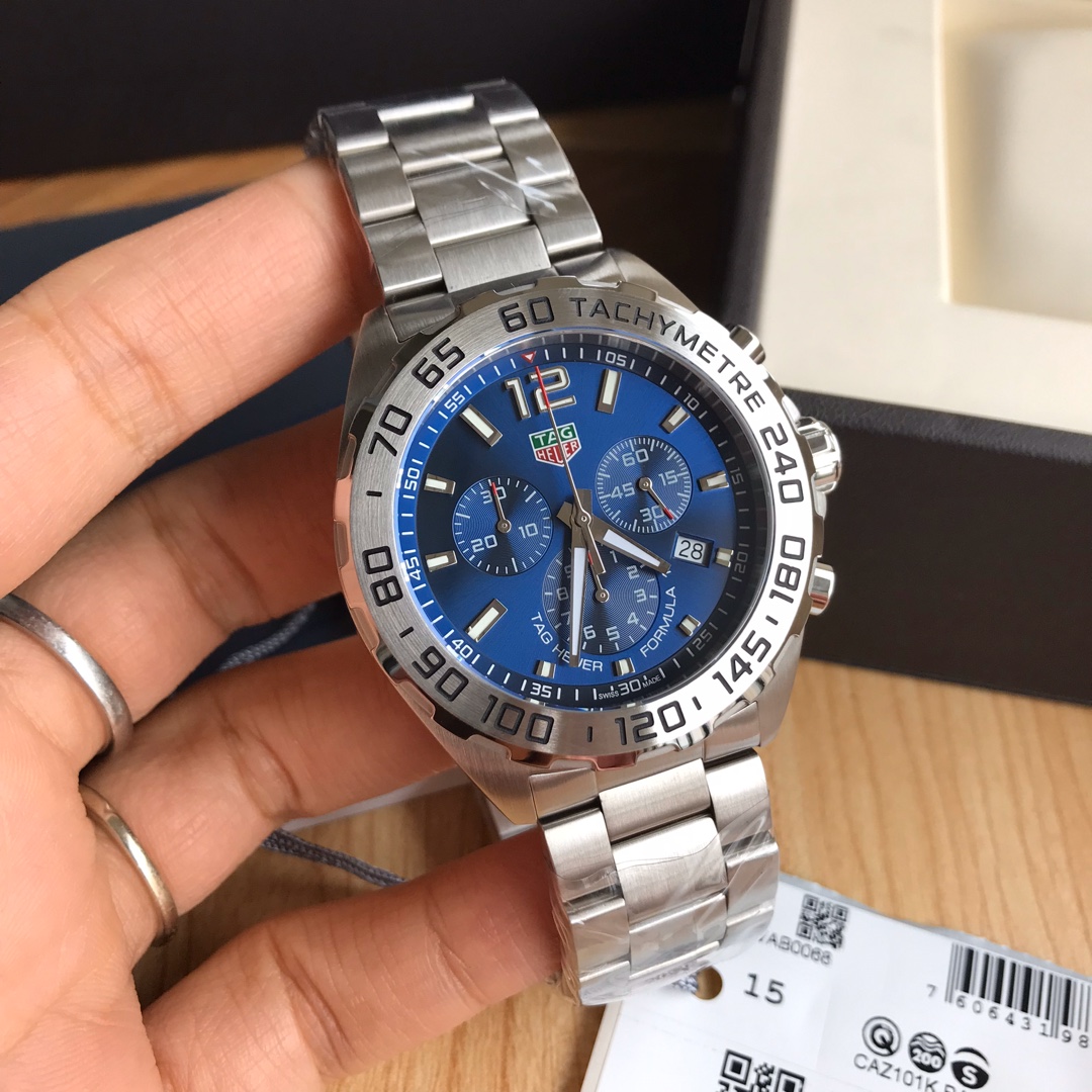 批:750包装:50 original Tagheuer 泰格豪雅F1系列，石英男士腕表 原单货！六针计时带日历！瑞士原装机芯！精钢表带表壳，蓝宝石玻璃！专柜售价一万多！～43mm表径！配专柜全套包装！