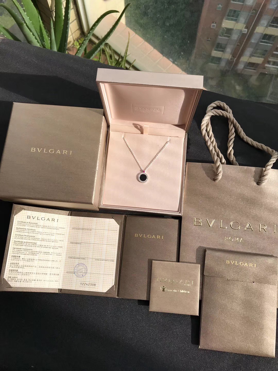 NO:101548,bvlgari 2019 charity 10th anniversary small red necklace, the necklace can be worn on both sides!  The entire pendant is precision-processed and molded (the front and back sides are precision-processed), and the accessories above are processed and then assembled, and the process is quite particular!  The natural black agate stone in the middle is matched with the 12-point natural ruby ​​inlaid on it. The new color collision visual feel makes people shine. The details of this necklace are changed from the traditional Little Red Man. The fonts of the chain, lobster buckle, and tail pendant are all changed. At the same time, the material selection of natural rubies is also very particular. The color must be full and deep. After polishing one by one, it can reflect the beautiful starlight. It is also an attitude to recognize the quality of the goods. We promise to only give customers the best!  The necklace length is 45cm adjustable!  ,Bulgari necklace,bottega veneta,bvlgari,bvlgari,necklace19860909bvlgari宝格丽2019年慈善10周年纪念款小红人项链,项链双面可佩戴！整个吊坠cnc精密加工成型（正、反面都是cnc精密工艺）,与上面配件是分体加工然后组装,工艺相当讲究！中间天然黑玛瑙石与上面镶嵌的12分天然红宝石搭配,全新色彩碰撞视觉感,给人眼前一亮这款项链细节一改传统小红人,链条、龙虾扣、尾坠小吊牌字体都有些改变,同时天然红宝石的选材也很讲究,色泽要饱满深邃,一颗颗打磨后,在阳光下照耀,才能折射出美丽的星光认准货品了品质也是一种态度,走心的货,我们承诺只给客户最好的！项链长度45cm可调节！,宝格丽项链,bottega veneta,bvlgari,bvlgari,necklace,Jewelry