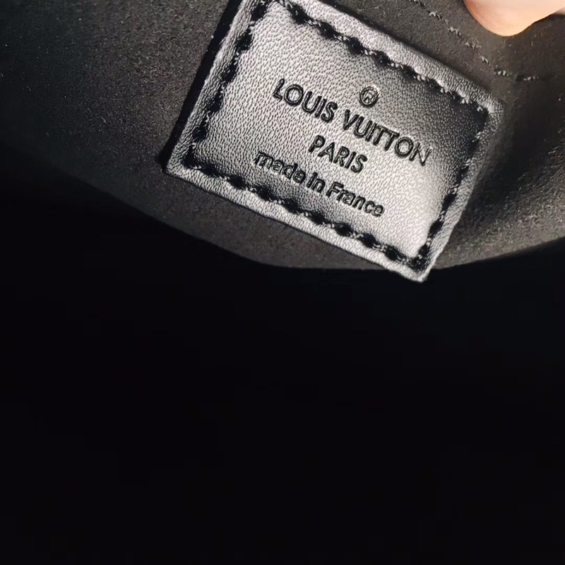 M44162克【顶级原单】女装艺术总监Nicolas Ghesquière推出 Dauphine手袋，采